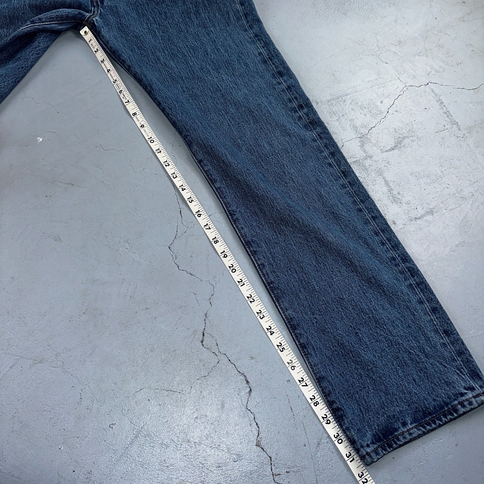 Levis 501 Vintage Y2K XX Straight Leg Jeans 32x32 Med Wash 2000s Act 32x31