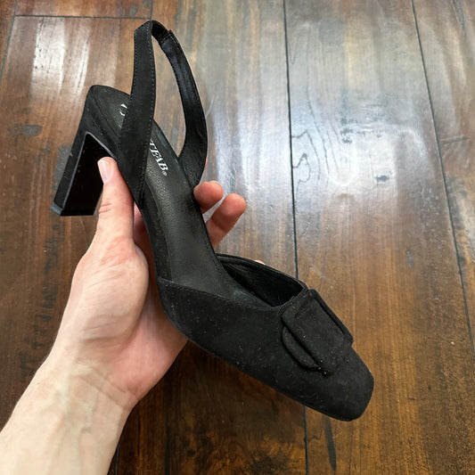 Jacqueline Ferrar Black Pumps Kitten Heel size 9 M