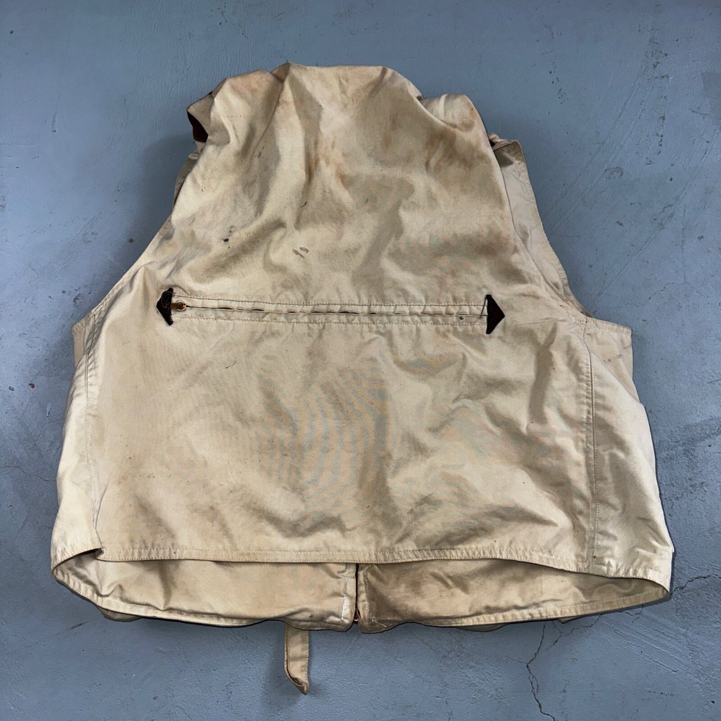 VTG Hurricane Fishing Vest Men's Size L Beige Sleeveless Zip-Up 100% Cotton 70s