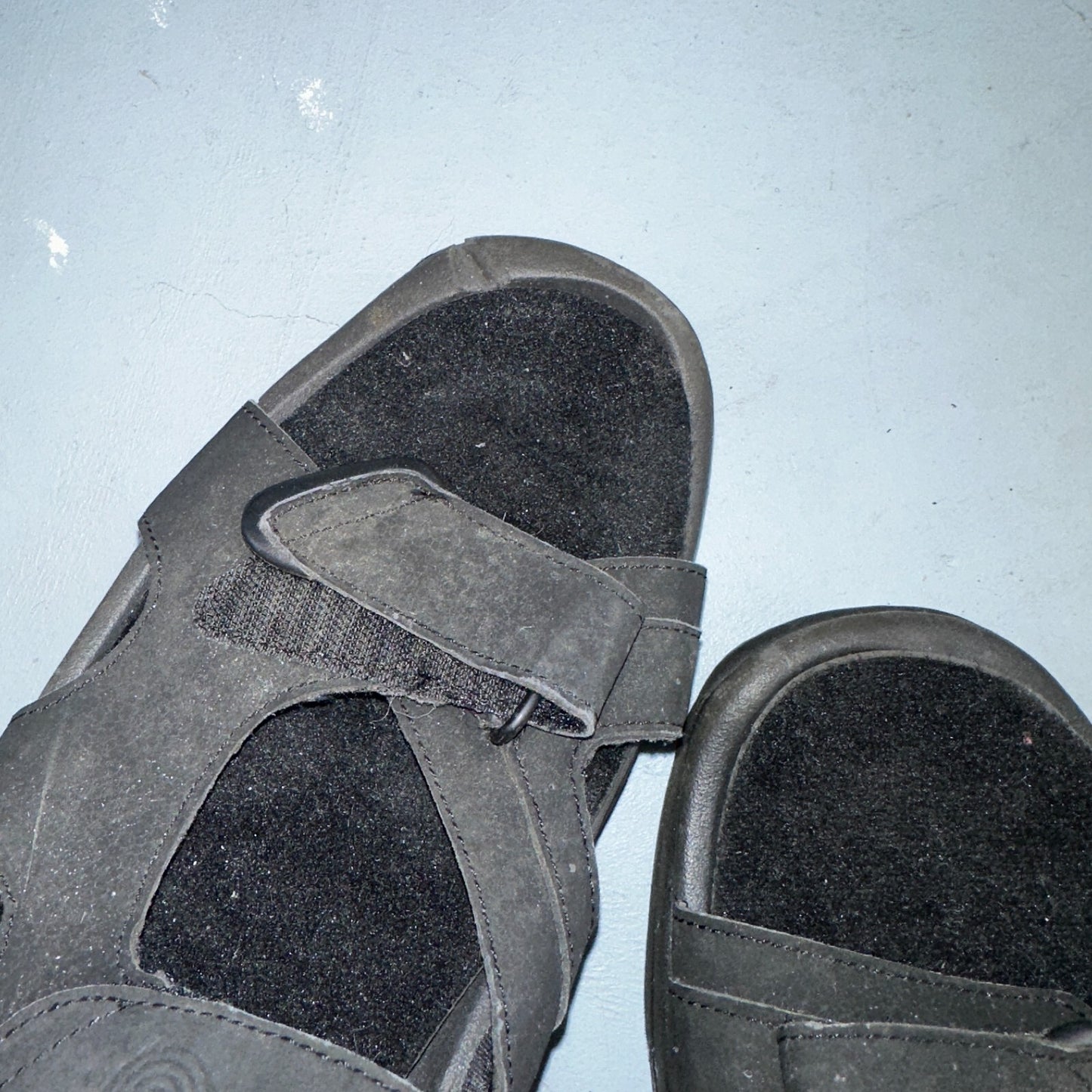 Z-Coil Sidewinder Strappy Sandals Black Shoes Women Size 11 Pain Releif Footwear