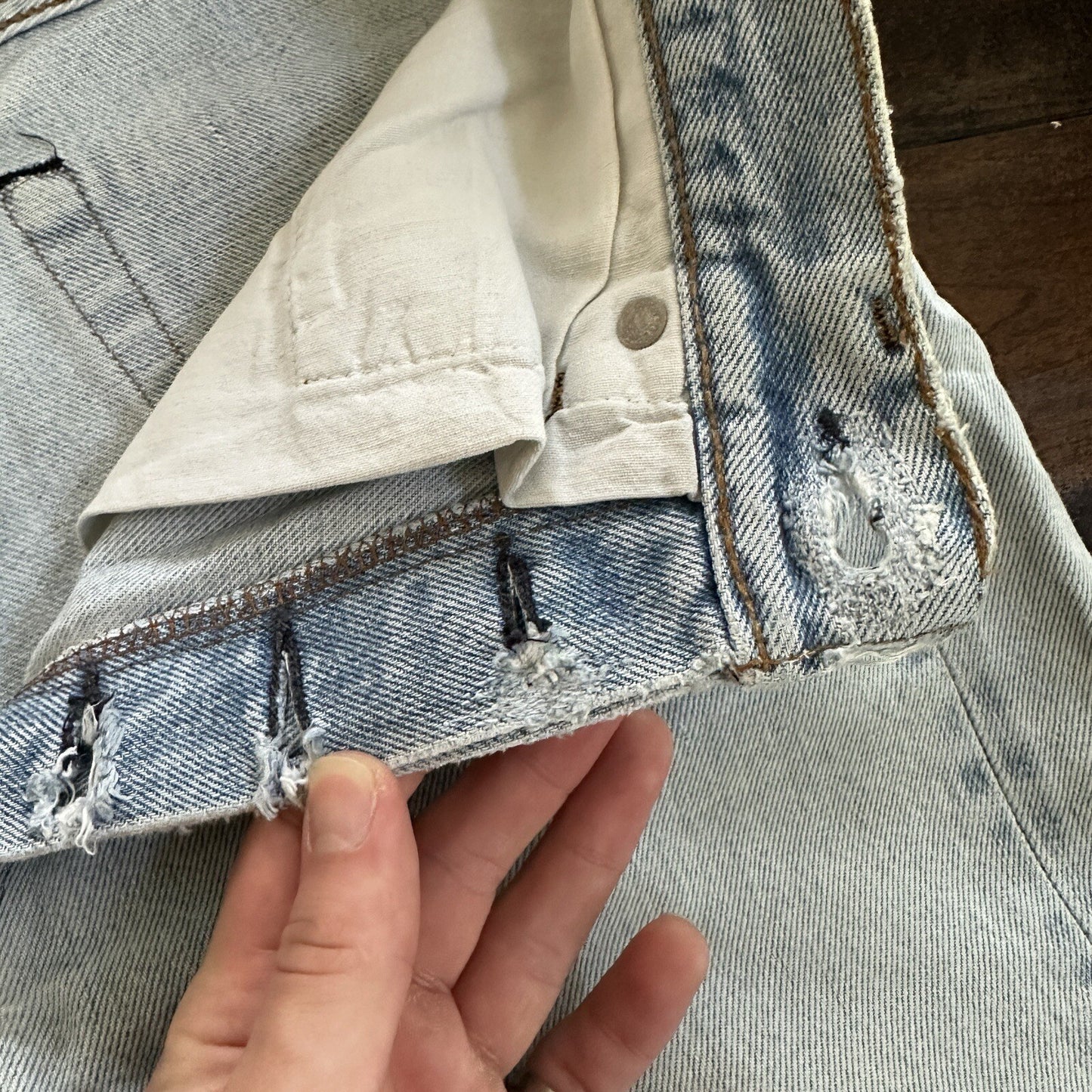 Levis Vintage 80s Redline Selvedge USA 501 Light Wash Blue Jeans 70s Act 29x33