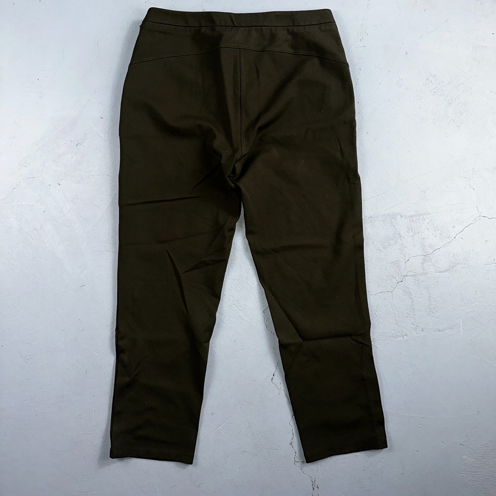 Lululemon On The Move Pant Lightweight in Green Olive Sage Womens Size 10