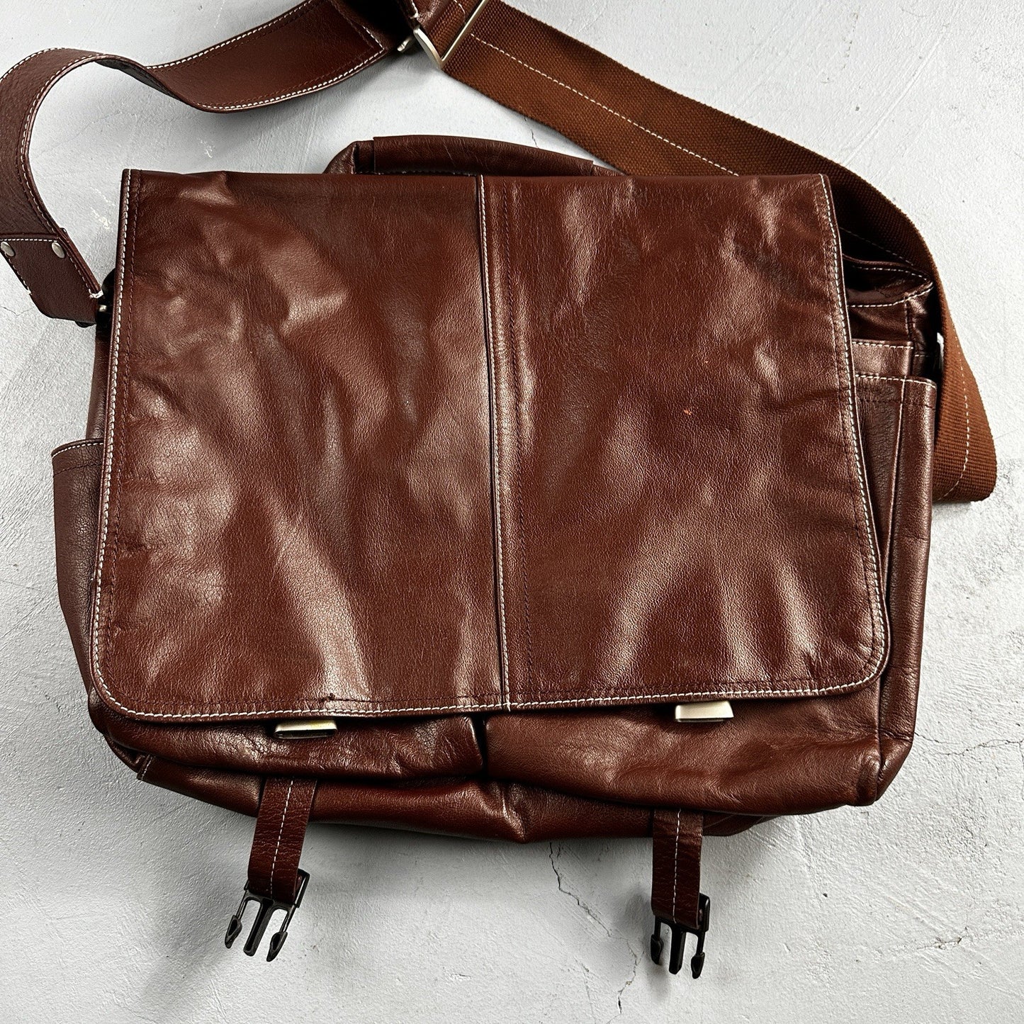 Rich Brown Leather Messenger Satchel Computer Laptop Cross Body Bag