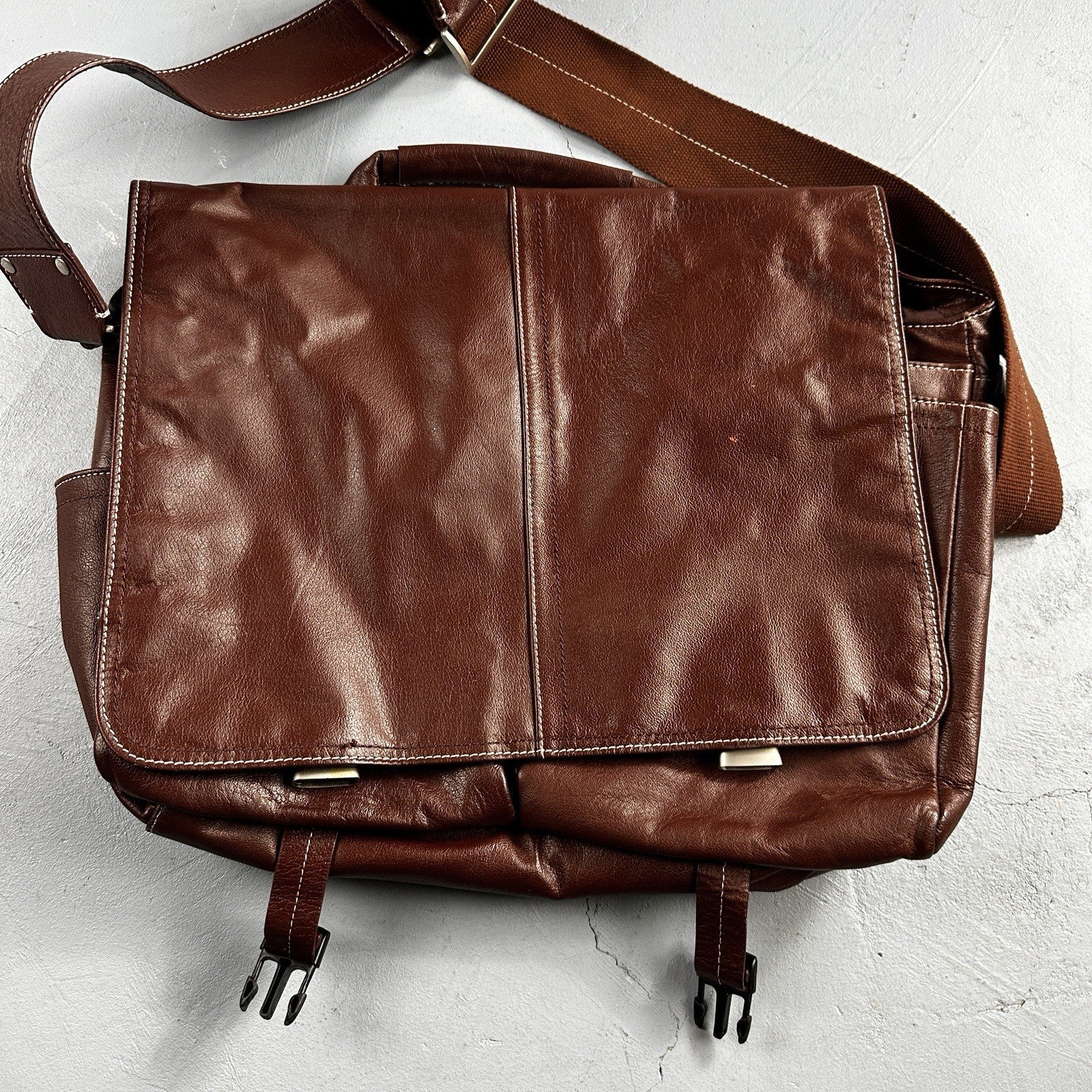 Rich Brown Leather Messenger Satchel Computer Laptop Cross Body Bag