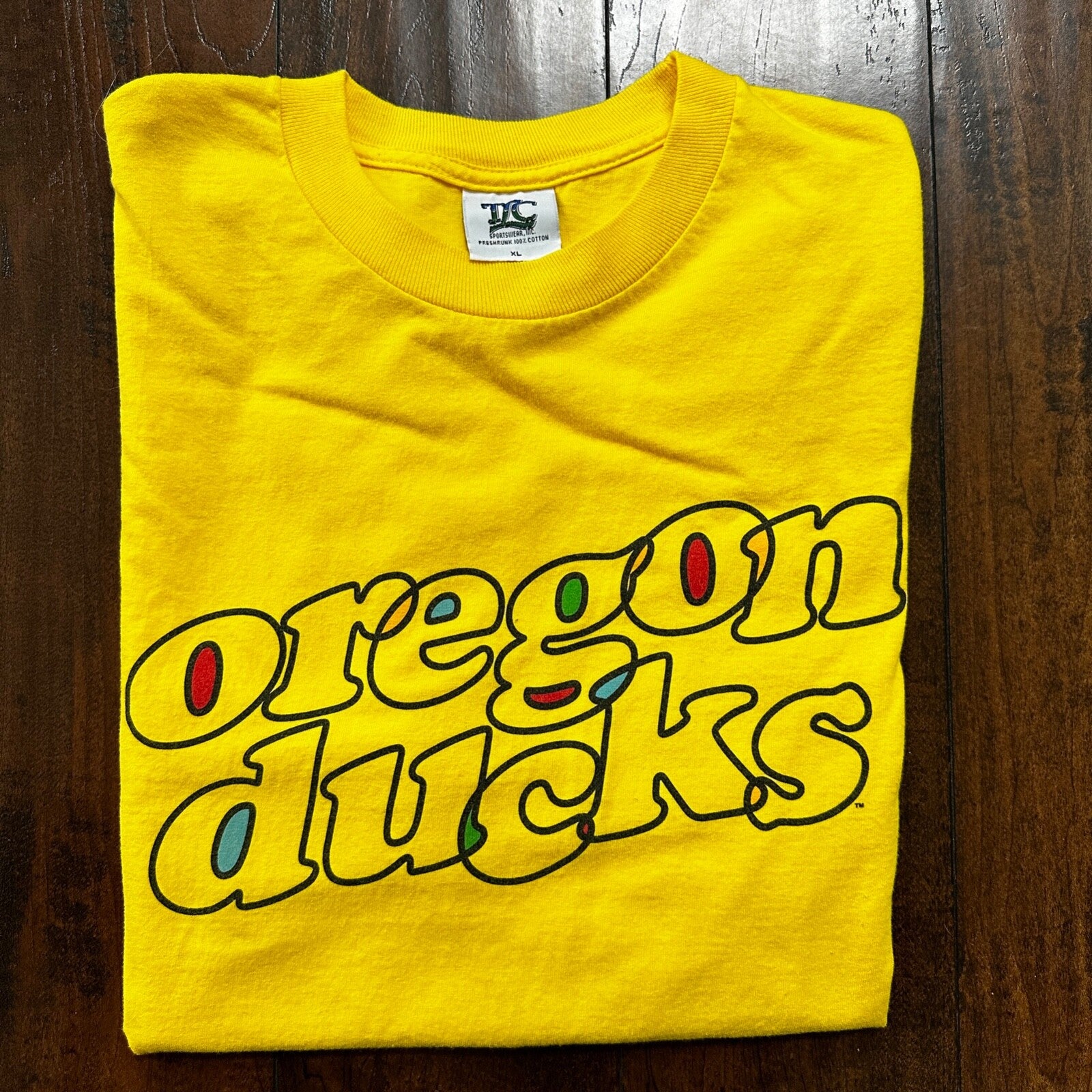 Oregon Ducks Graphic Design VTG T Shirt PDX Portland University Yellow Love