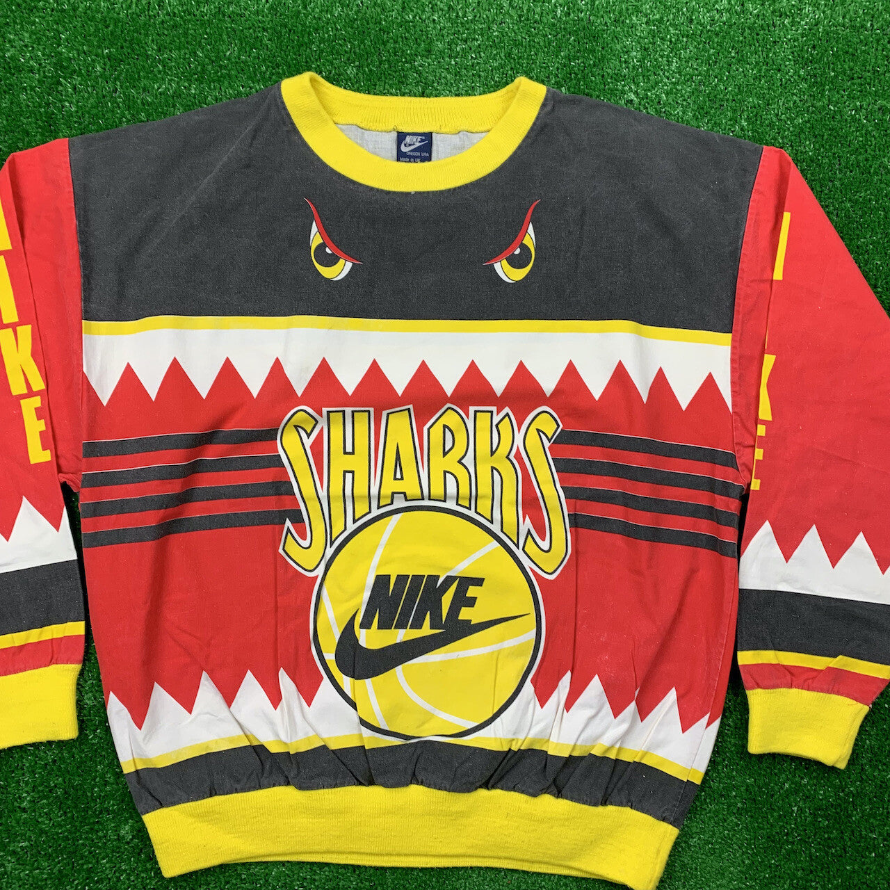 Nike Vintage Sweatshirt Mens T Shirt Sharks Crewneck AOP Basketball Jordan RARE