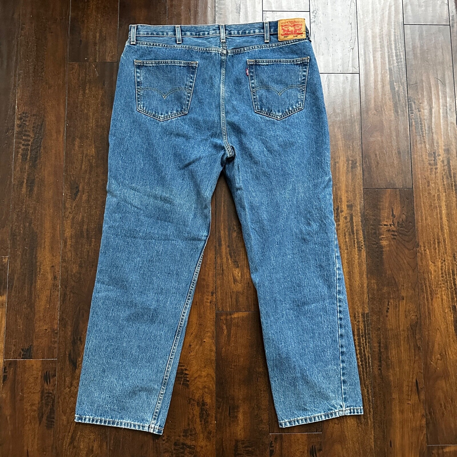 Levis 550 Denim Jeans Relaxed Fit Tapered Leg 42x32 Act 42x31 Med Wash