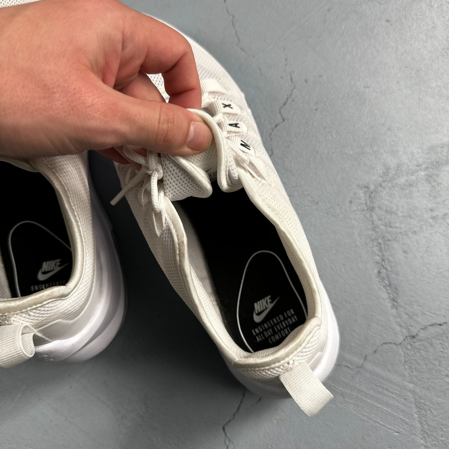 Nike Air Max Axis White Sneakers Women's Size 9 Running AA2168-100