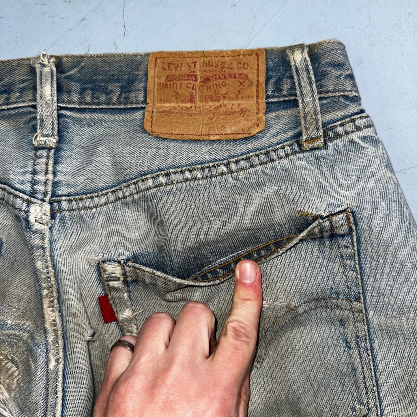 Levis 501 Vintage 80s Redline Selvedge USA XX Jeans Light Wash Thrashed Ac 29x26