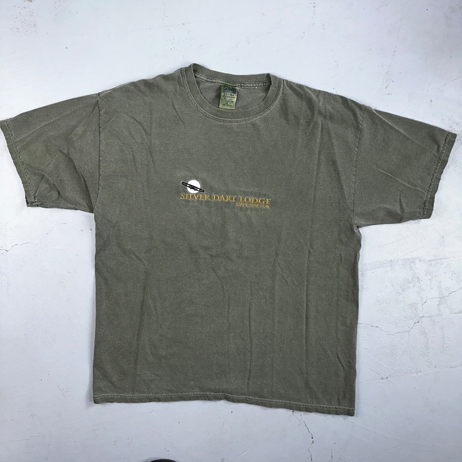 Silver Dart Lodge Y2K VTG T Shirt Cape Breton Green Gildan Embroidery XL