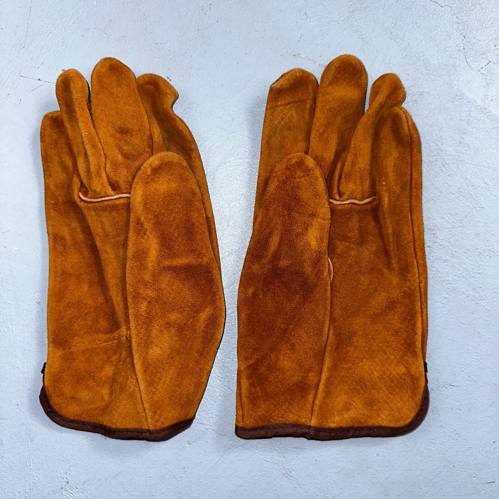 Vtg Wells Lamont Cowhide Genuine Suede Leather Gloves Size Medium USA