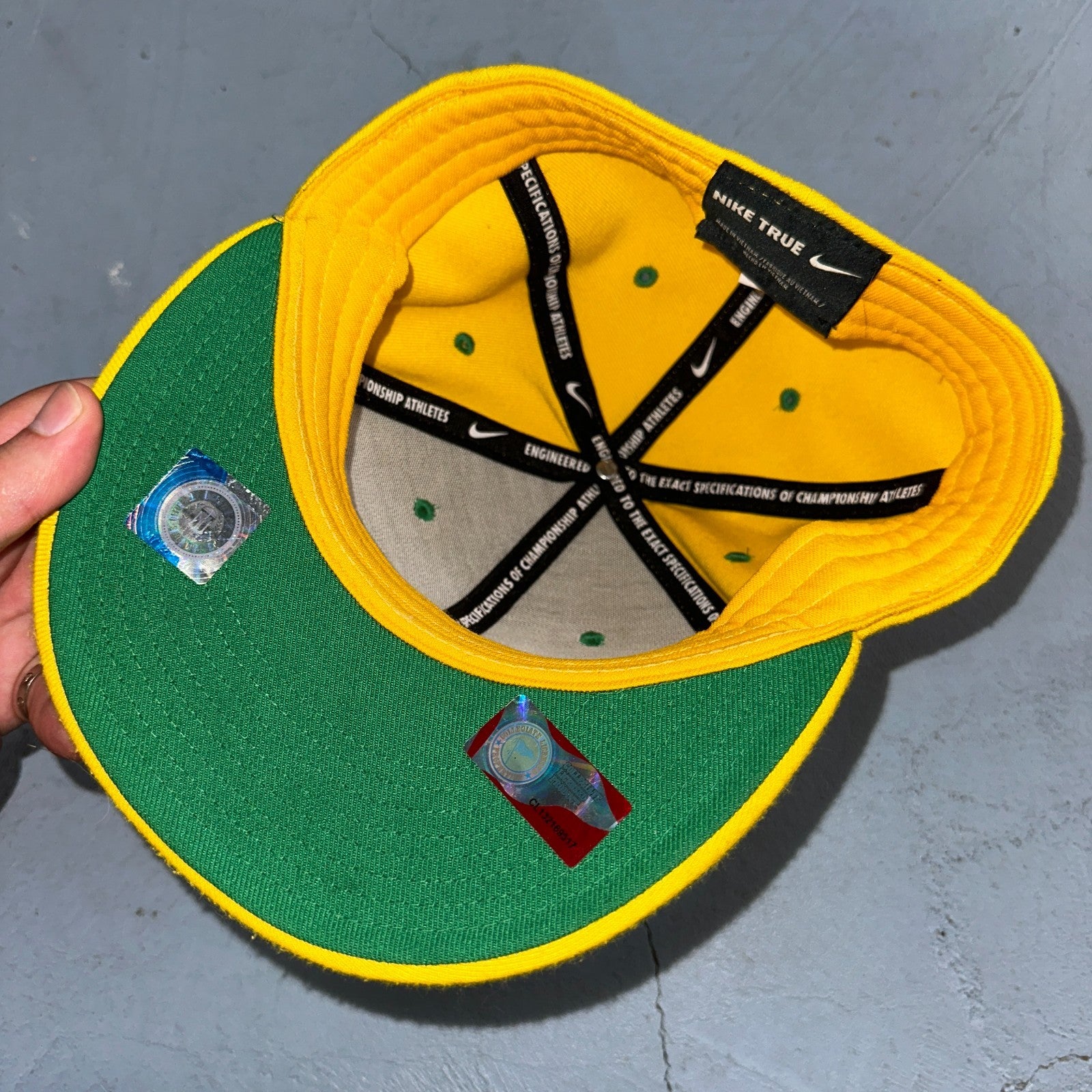 Nike True University of Oregon Hat UO Fitted Yellow Green Baseball Cap Ducks M/L