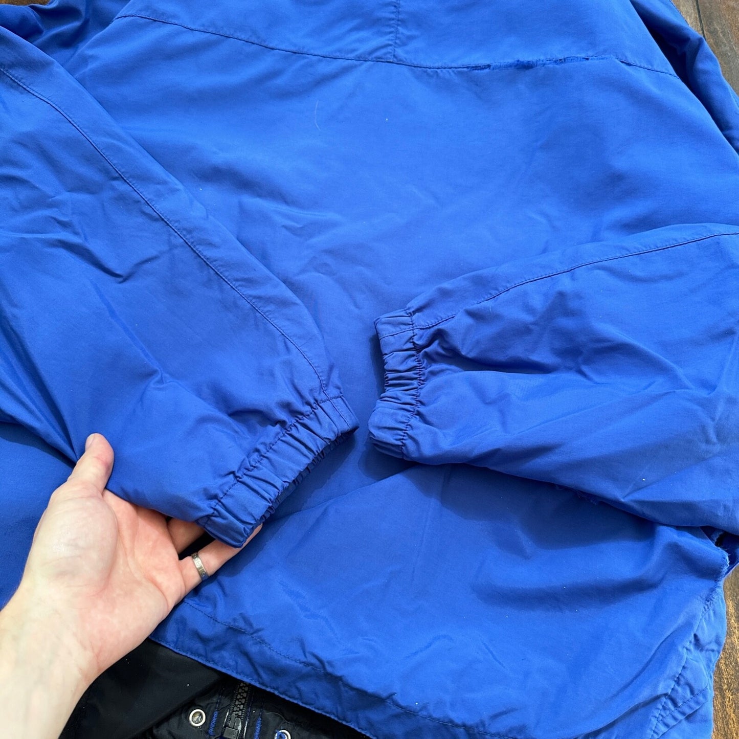 Eddie Bauer Windbreaker Jacket Mens M Blue Vintage Full Zip Ultrex Hooded RIPPED