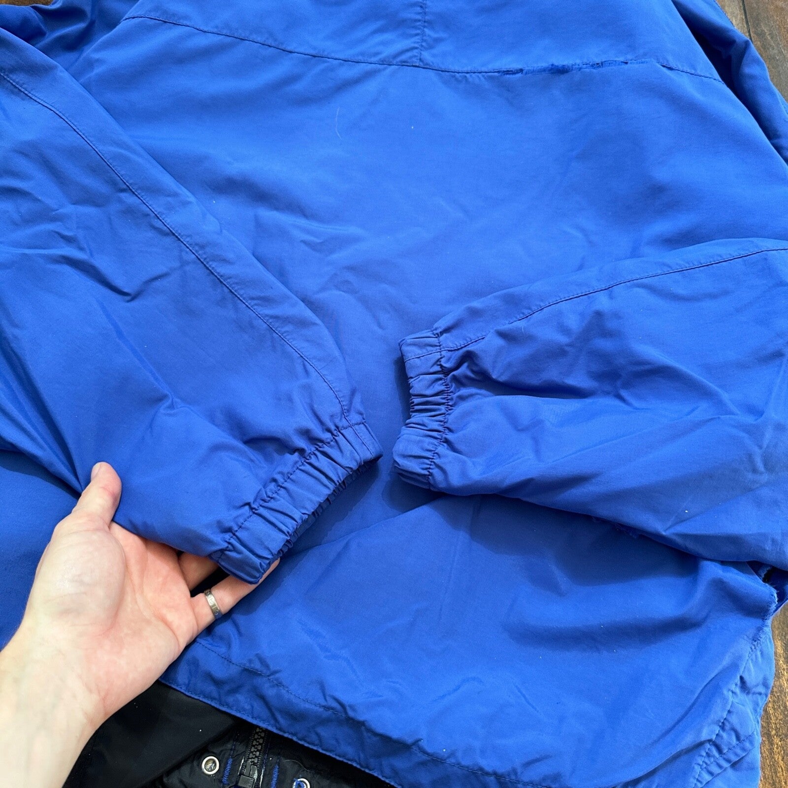 Eddie Bauer Windbreaker Jacket Mens M Blue Vintage Full Zip Ultrex Hooded RIPPED