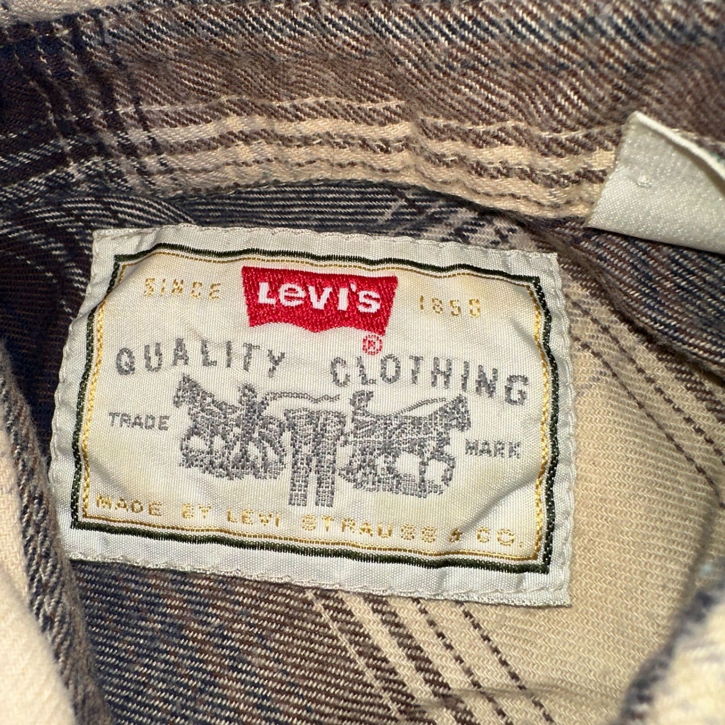 Levis Men's Plaid Flannel Shirt Size M Front Pockets Made in Russia Vintage Y2K