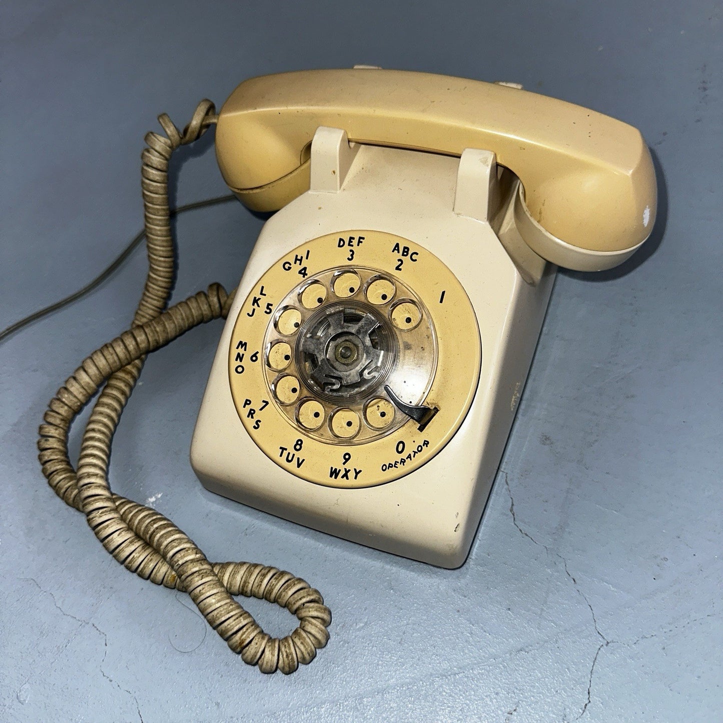 Vintage Bell System Western Electric Rotary Dial Desk Phone 500DM White Yellow