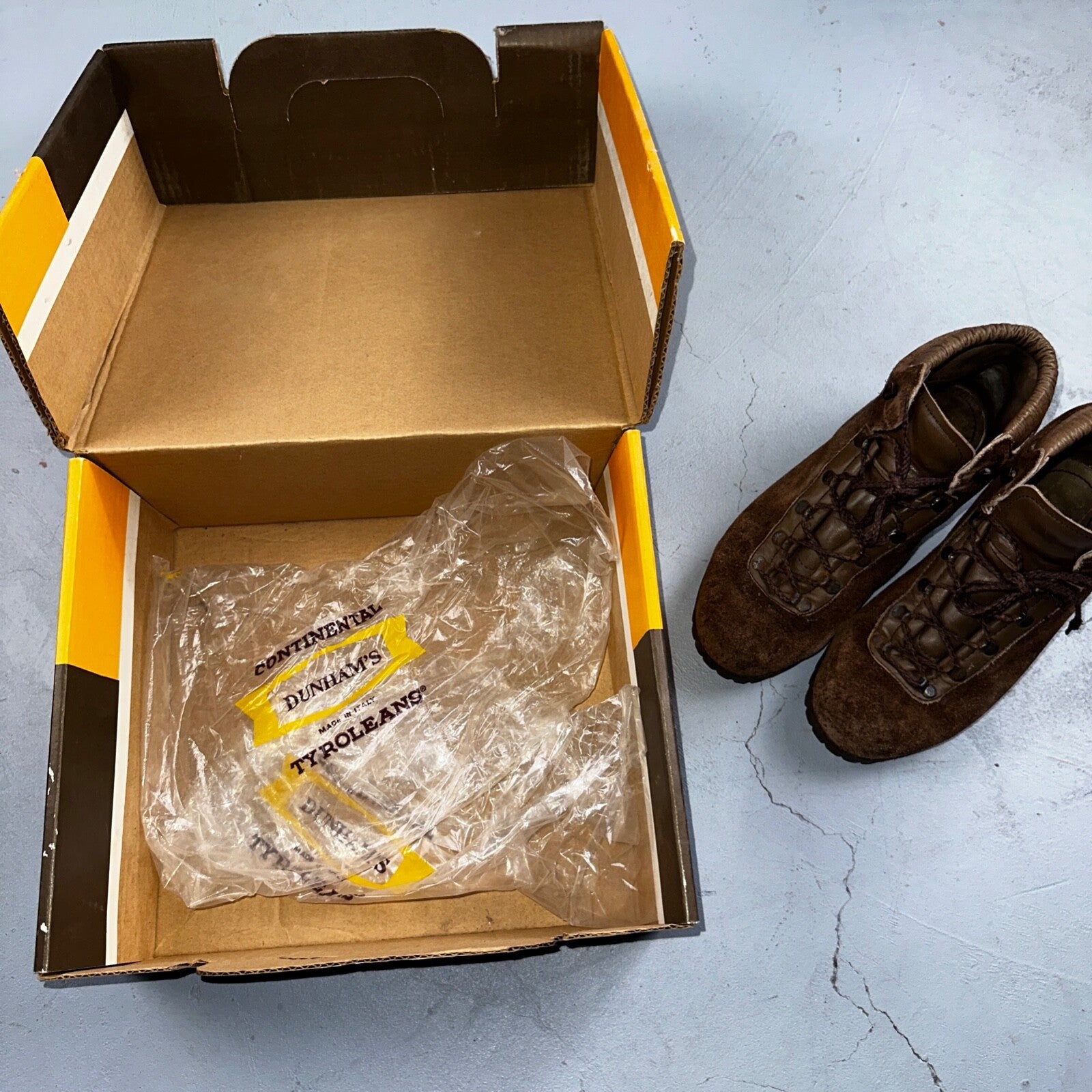 Dunham Waffle Stompers Brown Suede Leather Hiking Boots VTG Italy Size 7.5