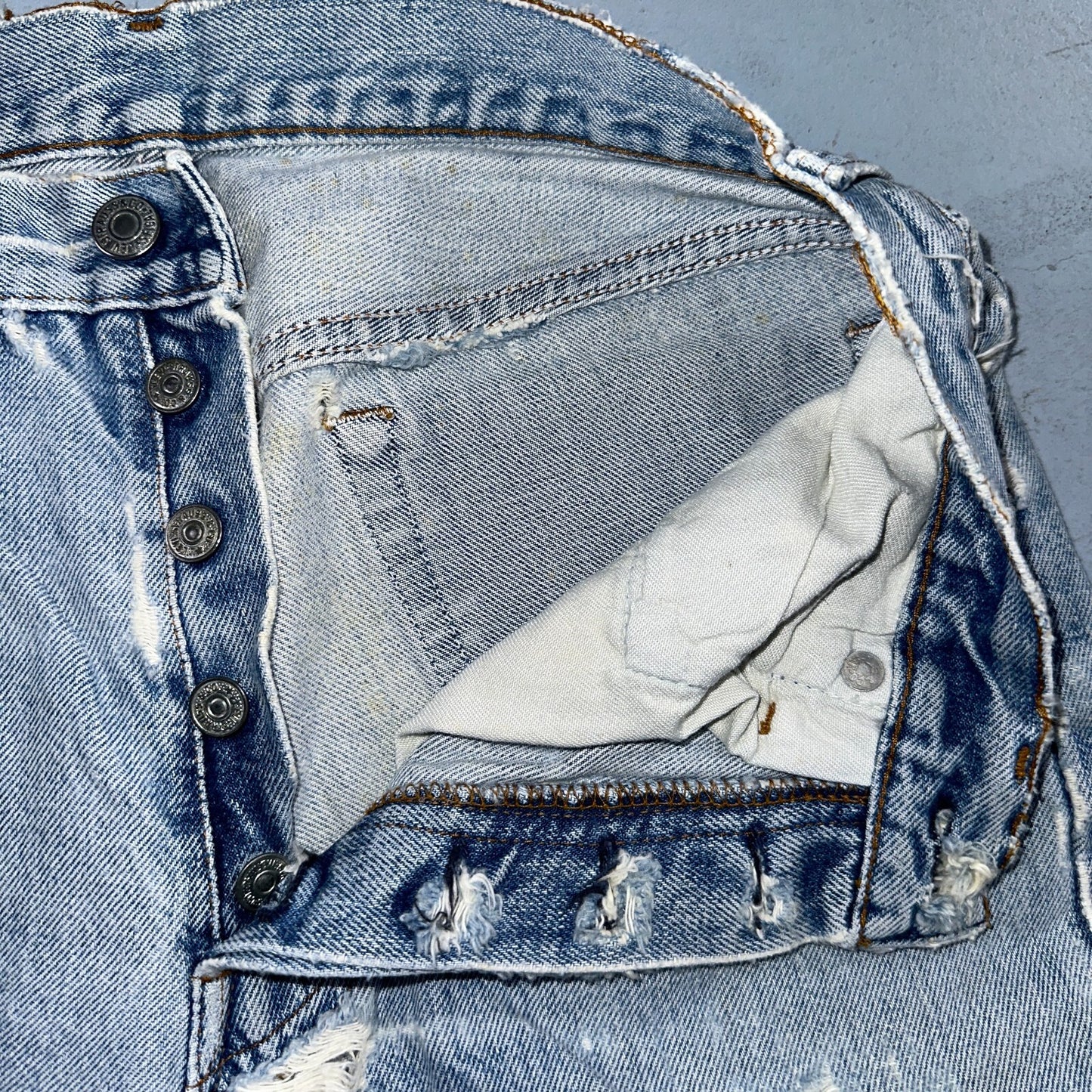 Levis 501 Vintage 80s Redline Selvedge USA XX Jeans Light Wash Thrashed Ac 28x26