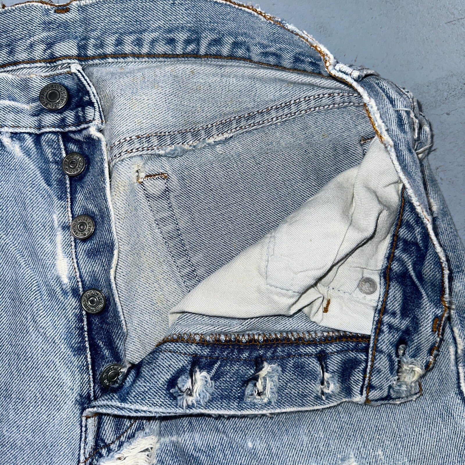 Levis 501 Vintage 80s Redline Selvedge USA XX Jeans Light Wash Thrashed Ac 28x26