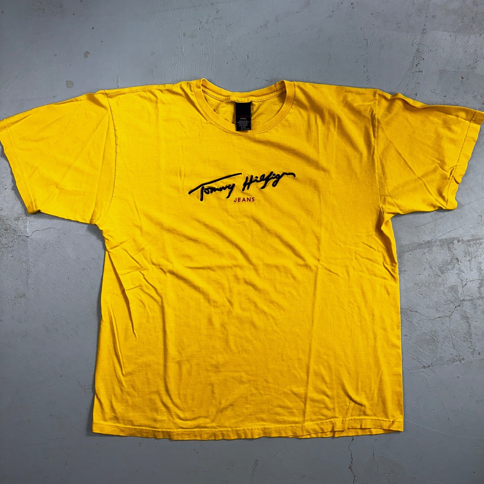 Tommy Hilfiger Jeans VTG T Shirt 90s Y2K Yellow Basic Big Logo Artist Music Band