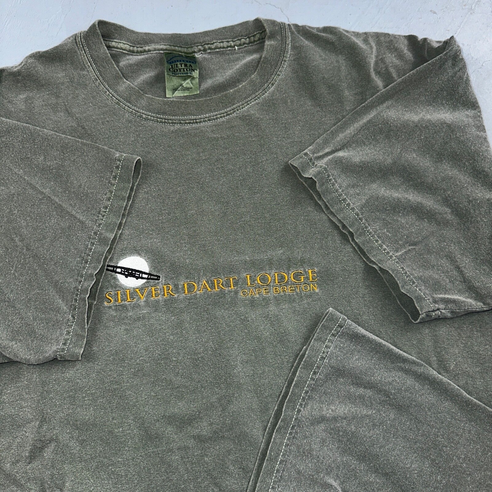 Silver Dart Lodge Y2K VTG T Shirt Cape Breton Green Gildan Embroidery XL