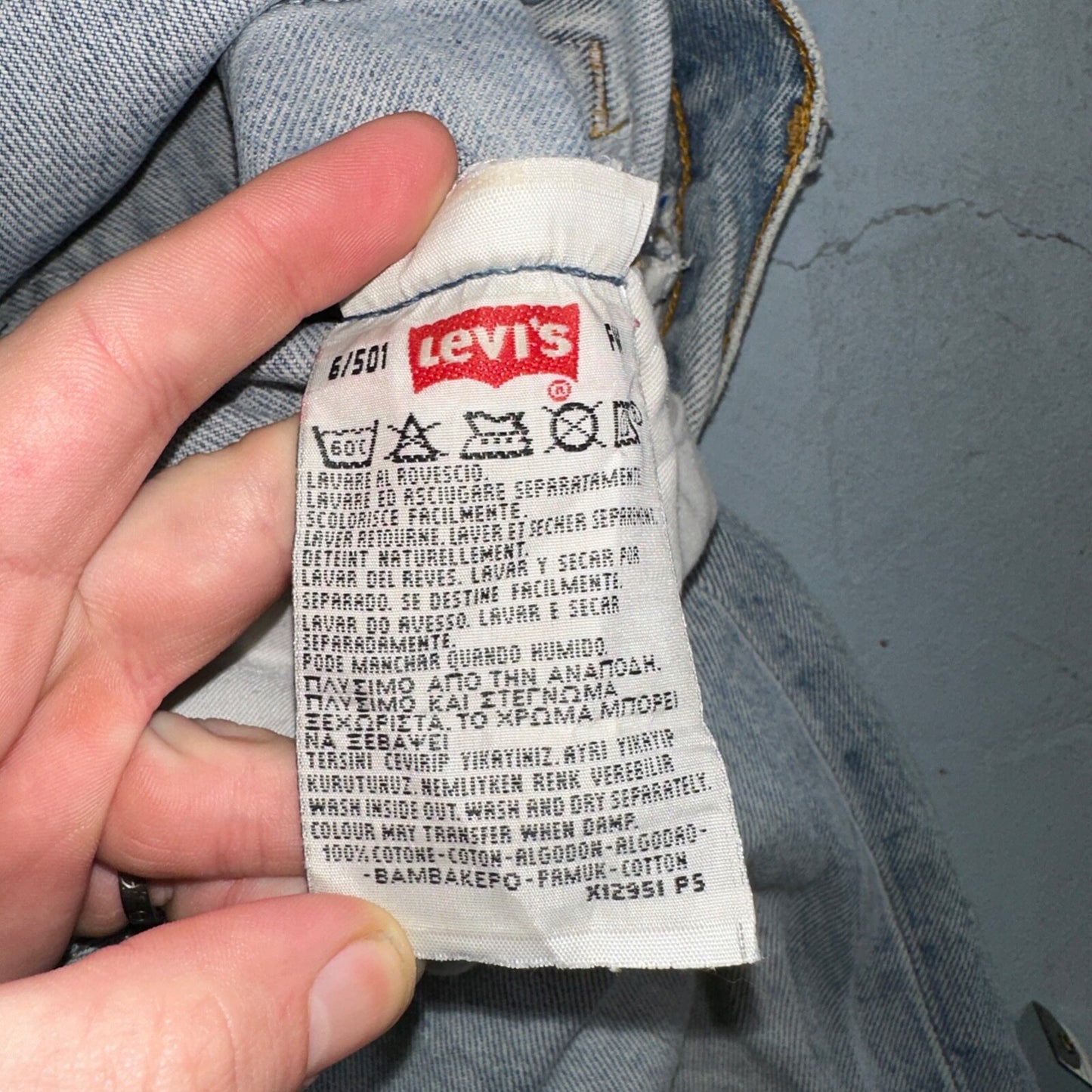 Levis 501 Vintage Y2K Europe Straight Leg Jeans 27x32 90s Light Wash Act 24x30