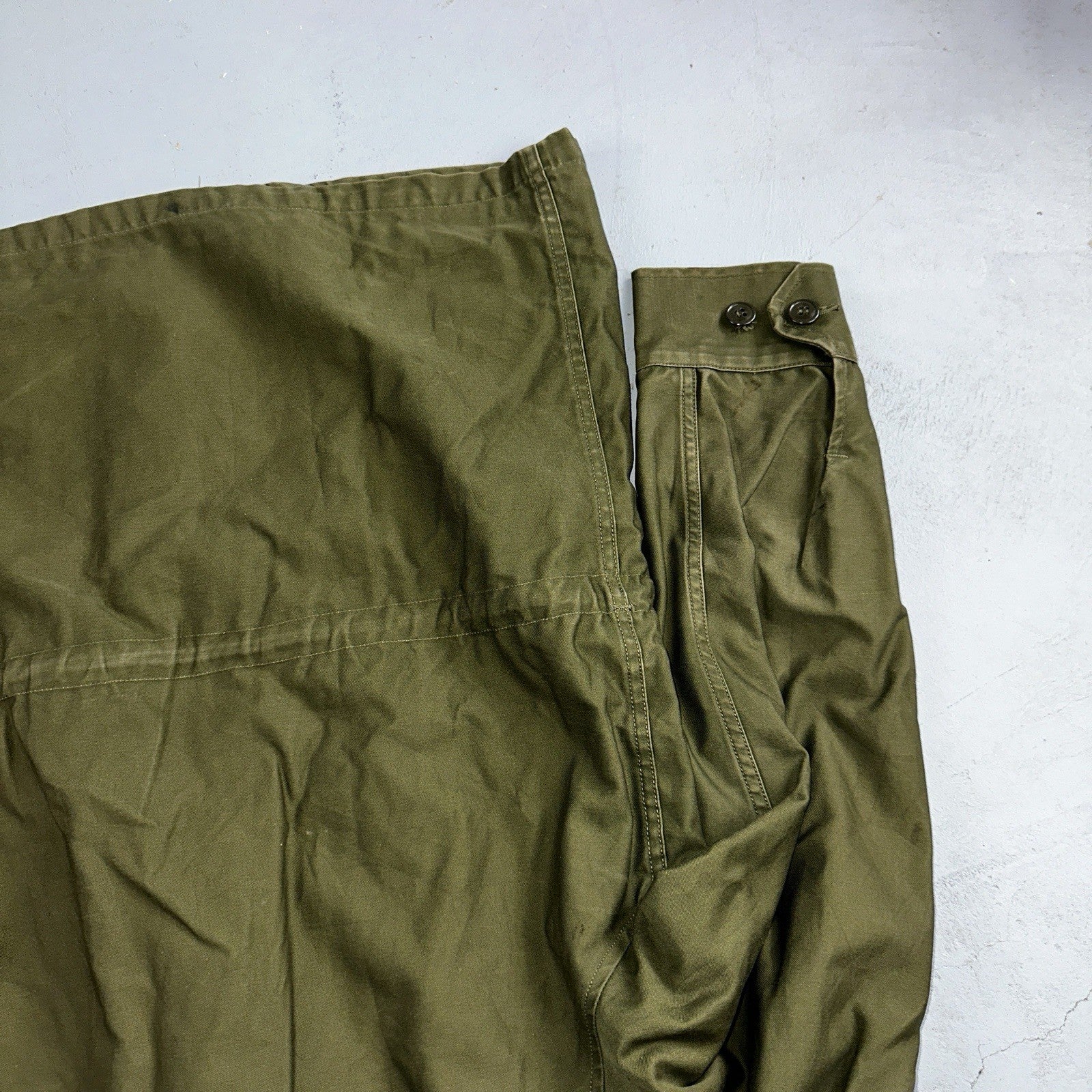 Vintage US Military OG-107 Cotton Sateen Wind  Jacket Small Regular 1961 Patches