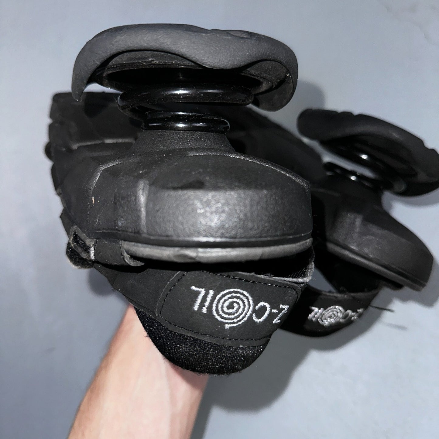 Z-Coil Sidewinder Strappy Sandals Black Shoes Women Size 11 Pain Releif Footwear