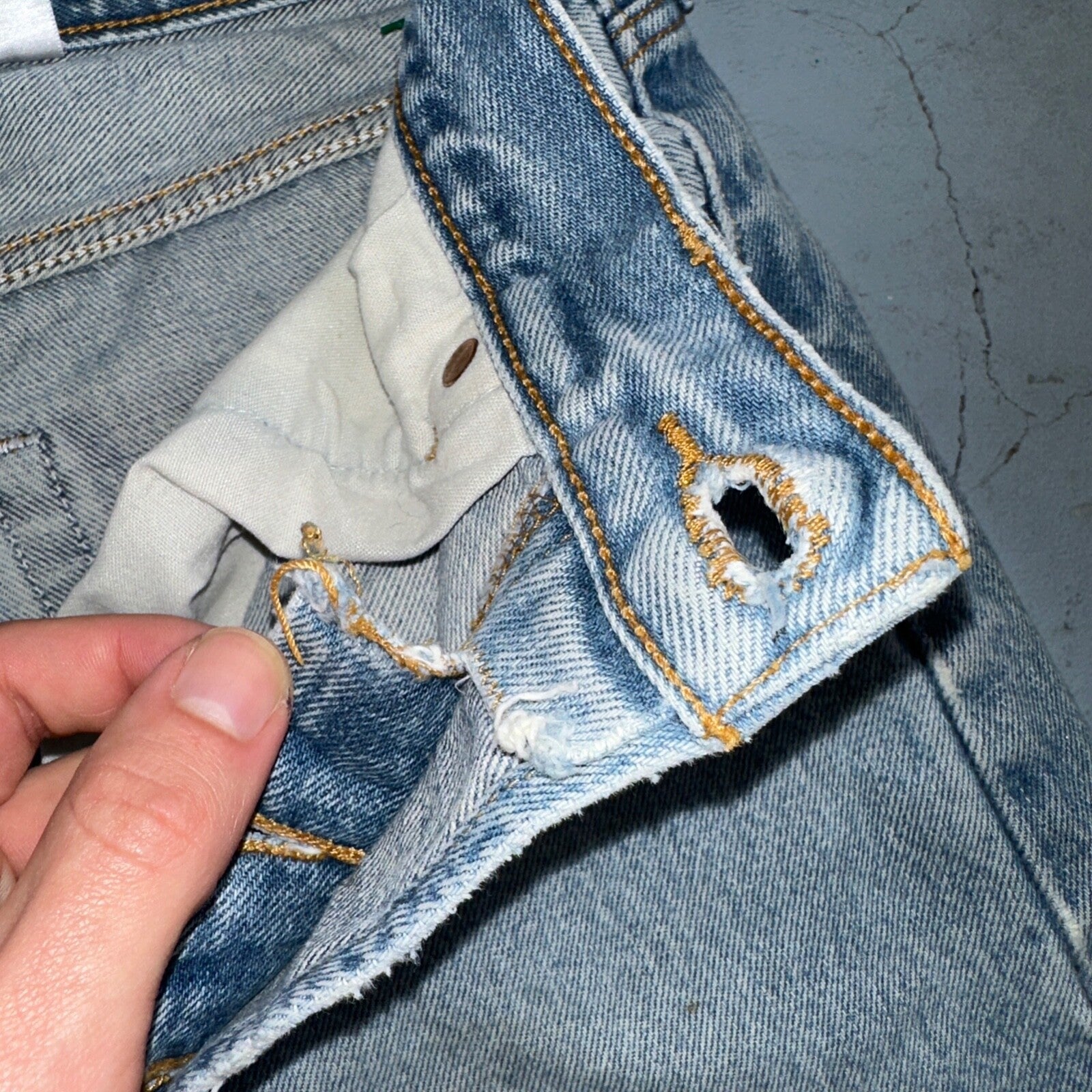 Levis 501 Vintage Y2K XX Straight Leg Jeans 33x36 Light Wash 2000s Act 31x31