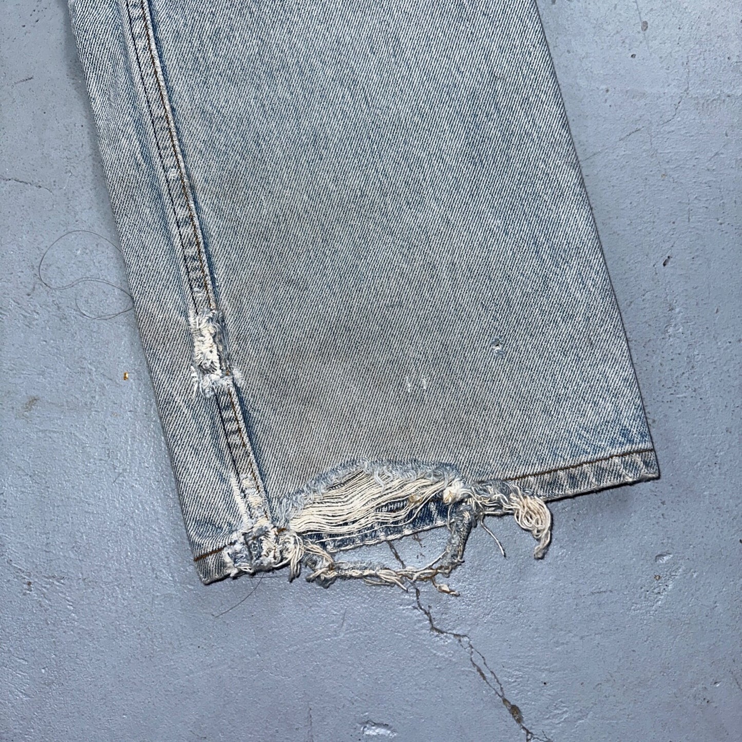 Levis 501 Vintage 80s USA XX Straight Leg Jeans Blue Light Wash Torn Act 32x33