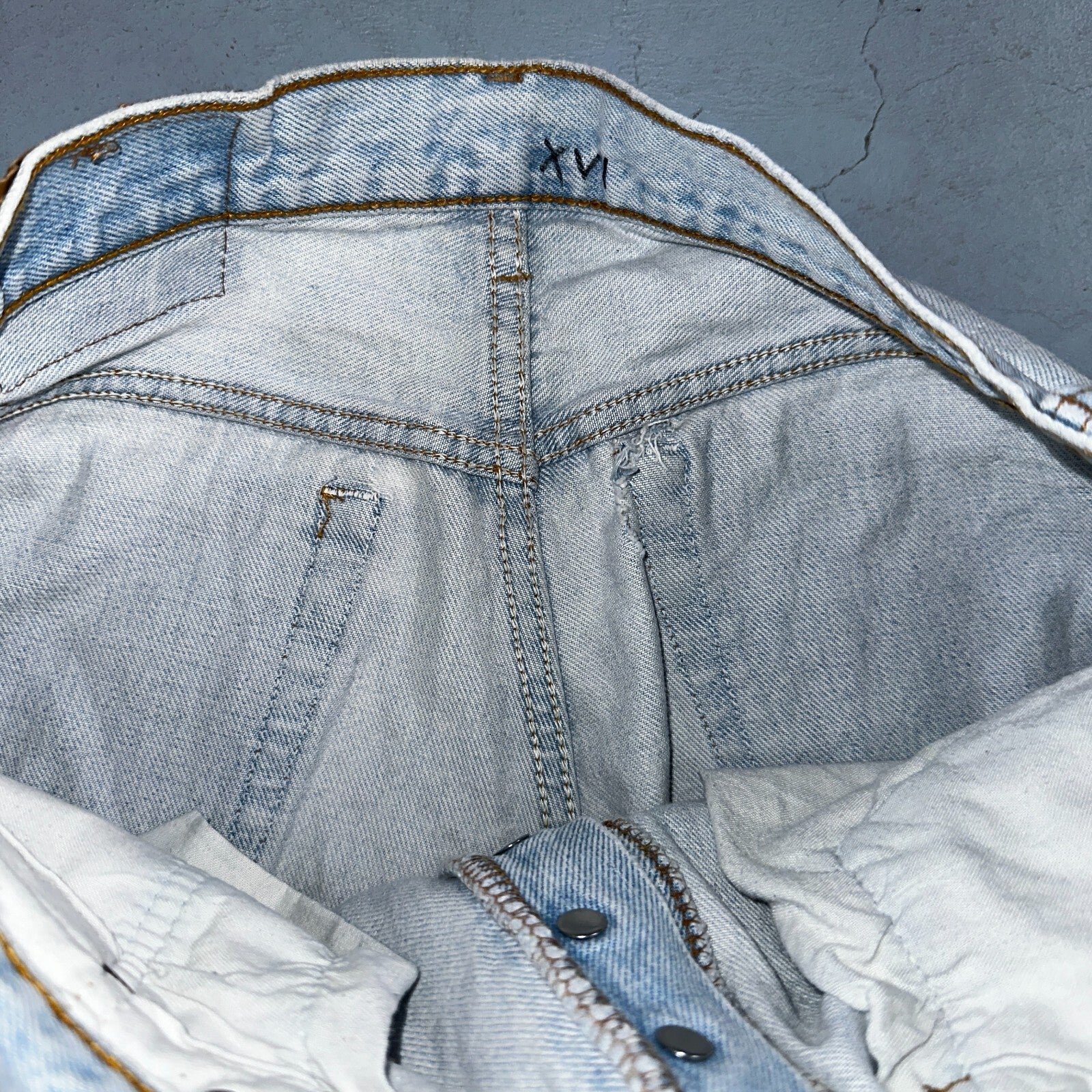 Levis 501 Vintage 90s USA XX Straight Leg Jeans Blue Light Wash 33x30 Act 31x29