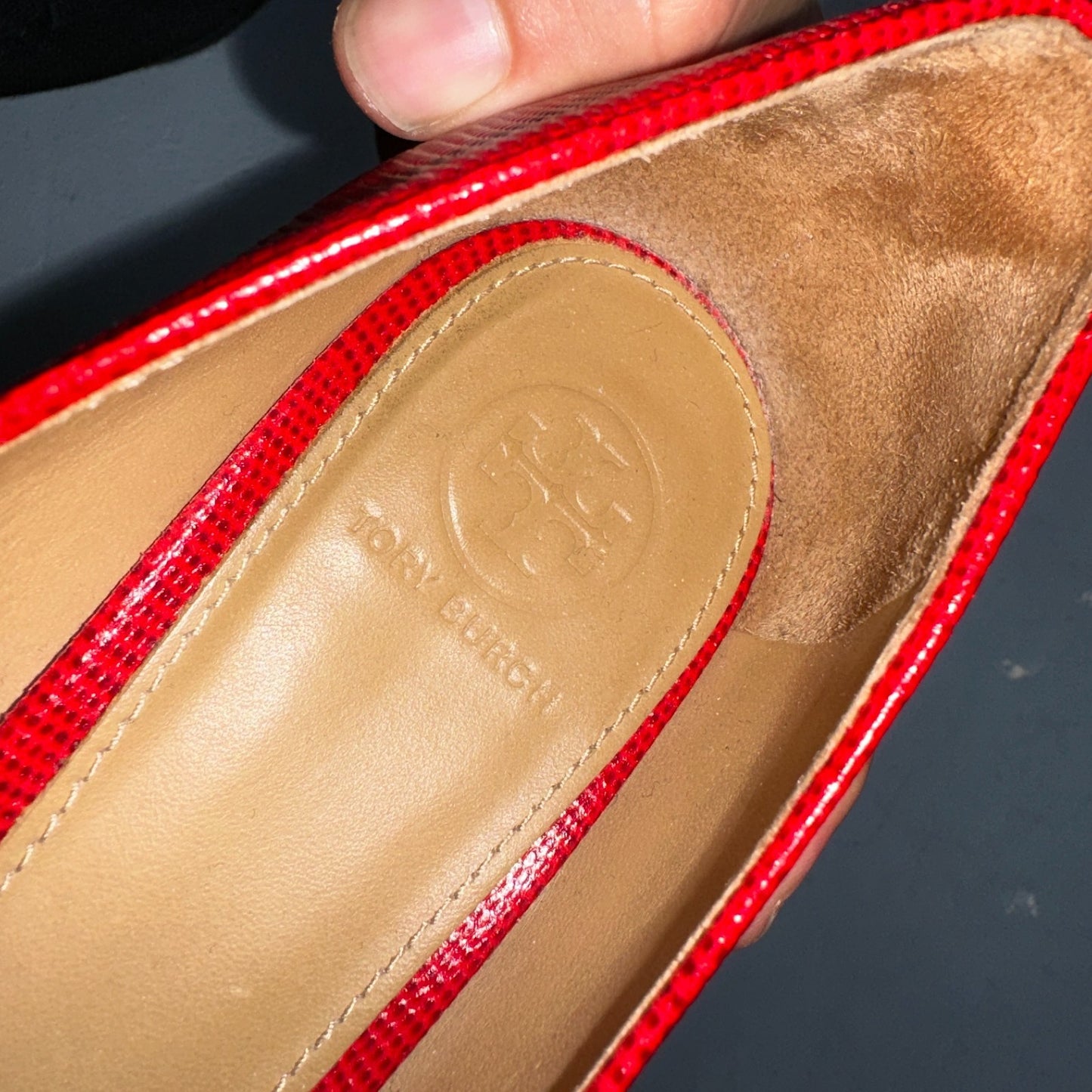 Tory Burch Kira Embossed Leather Red Tasseled Pumps Women Sz 9 Gold Charm