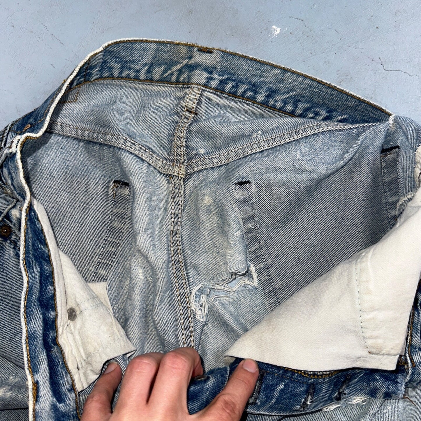 Levis 501 Vintage 80s Redline Selvedge USA XX Jeans Thrashed 33x33 Act 31x30