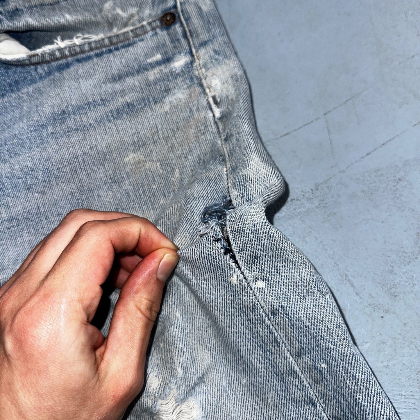 Levis 501 Vintage 80s USA XX Straight Leg Jeans Blue Thrashed 33x38 Act 31x33