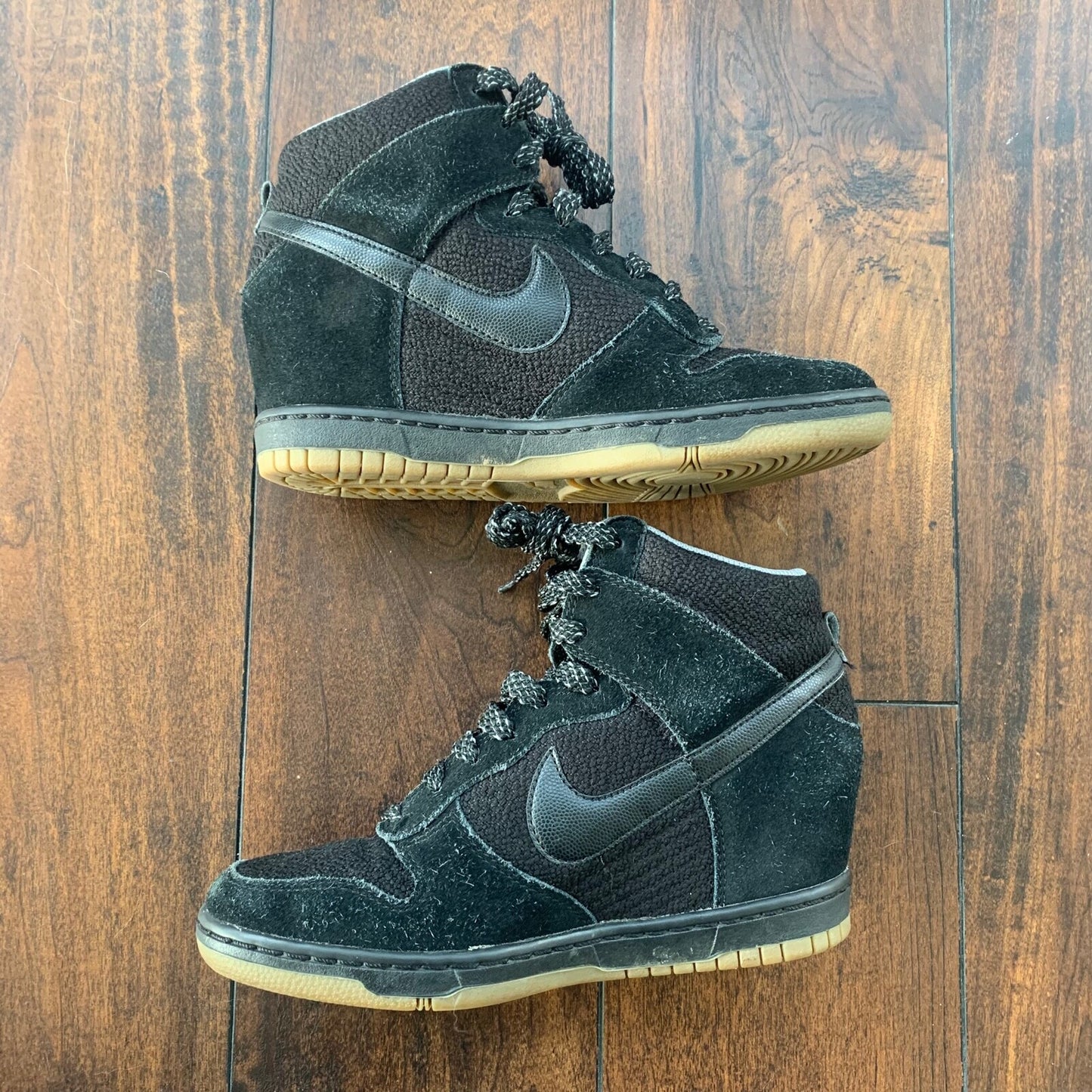Nike Dunk Sky-Hi Essential Women's Sz 6 Black Suede Wedge Gum Sole 644877-006