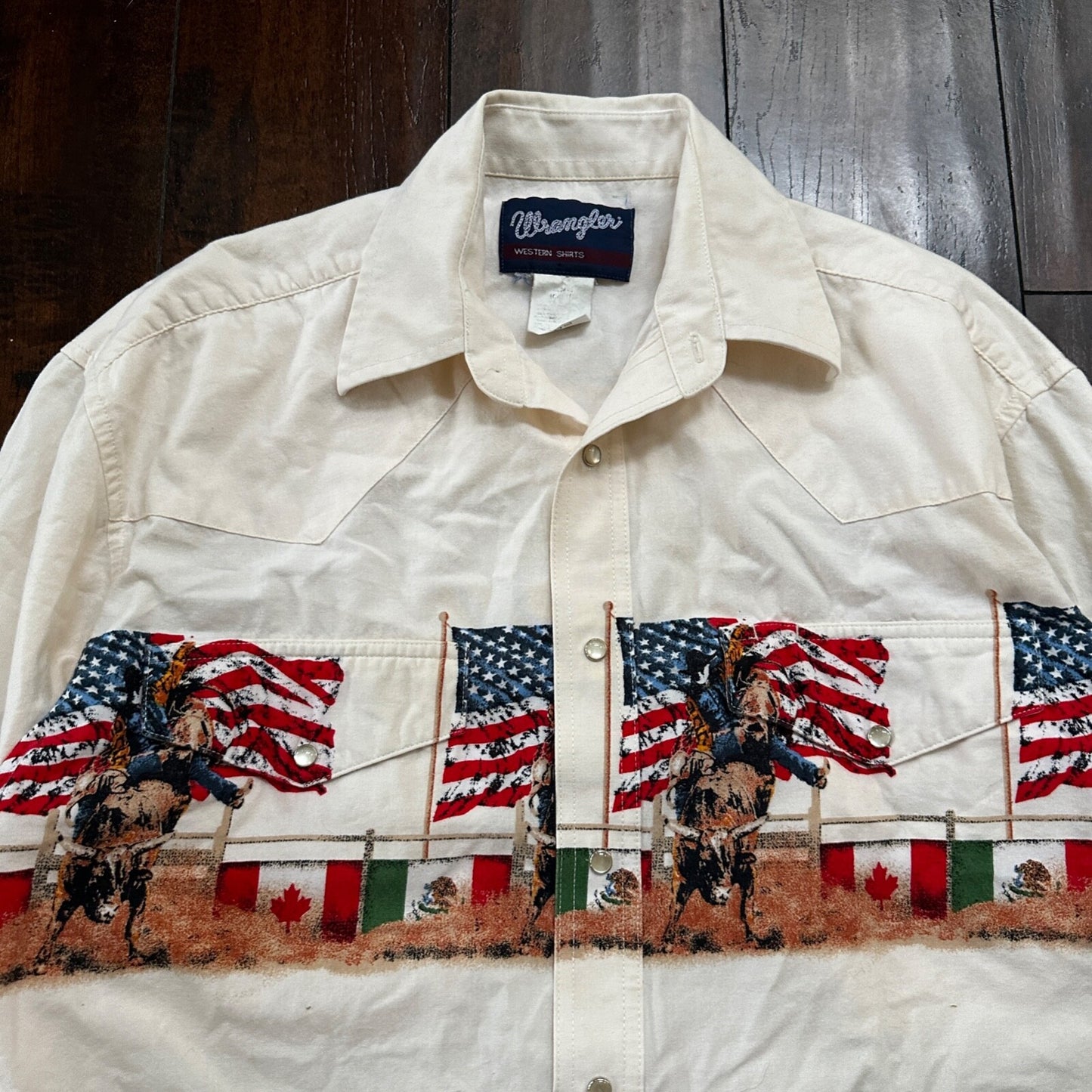 VTG Wrangler Men's Pearl Snap Western Rodeo Cowboy Ranch Shirt XL Flags USA RARE