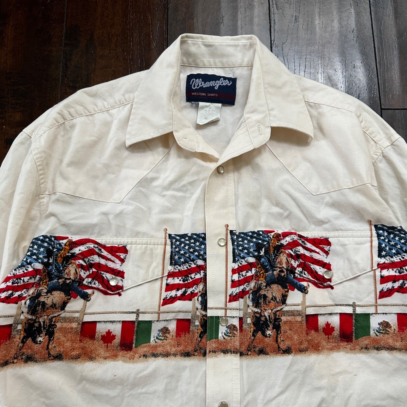 VTG Wrangler Men's Pearl Snap Western Rodeo Cowboy Ranch Shirt XL Flags USA RARE