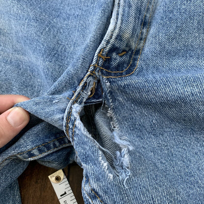 Vintage Levis 550 33x34 Denim Jeans Relaxed Fit USA Light Wash Blue Dad