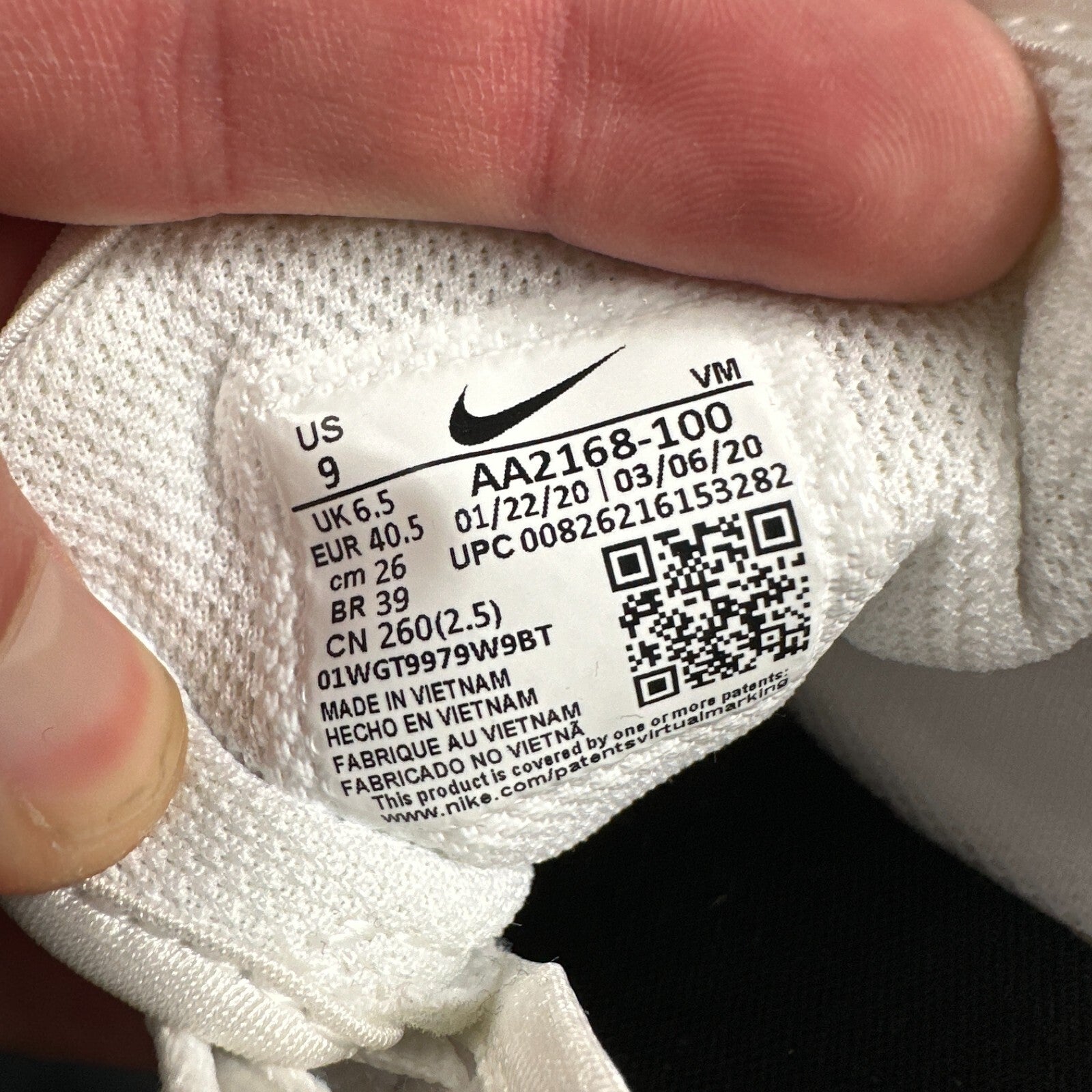 Nike Air Max Axis White Sneakers Women's Size 9 Running AA2168-100