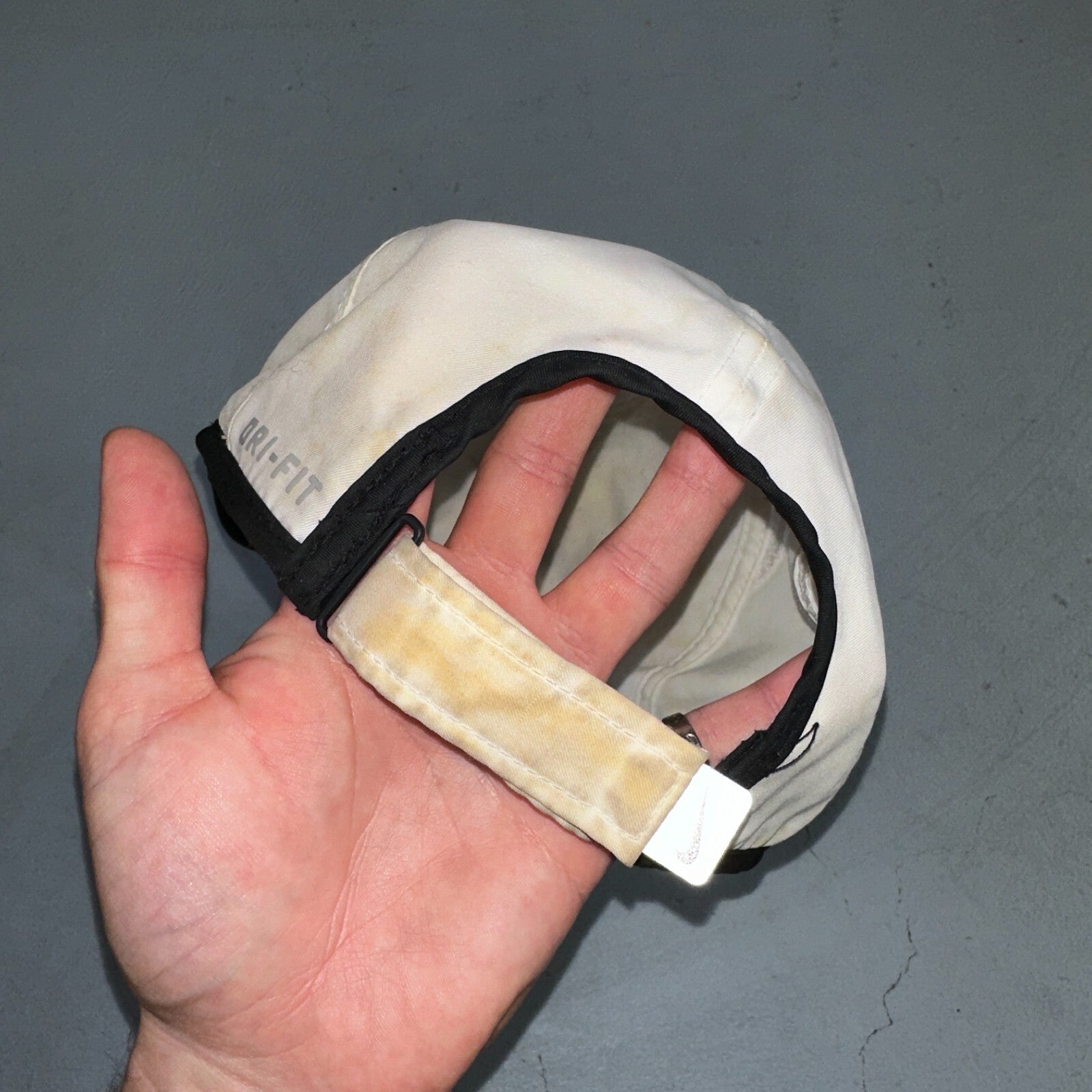 Nike Hat Cap Strap Back Black White Dri Fit Featherlight Golf Center Swoosh Run