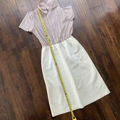 Vintage Mijoi White Striped Business Dress With Short sleeve Shoulder Button 80s