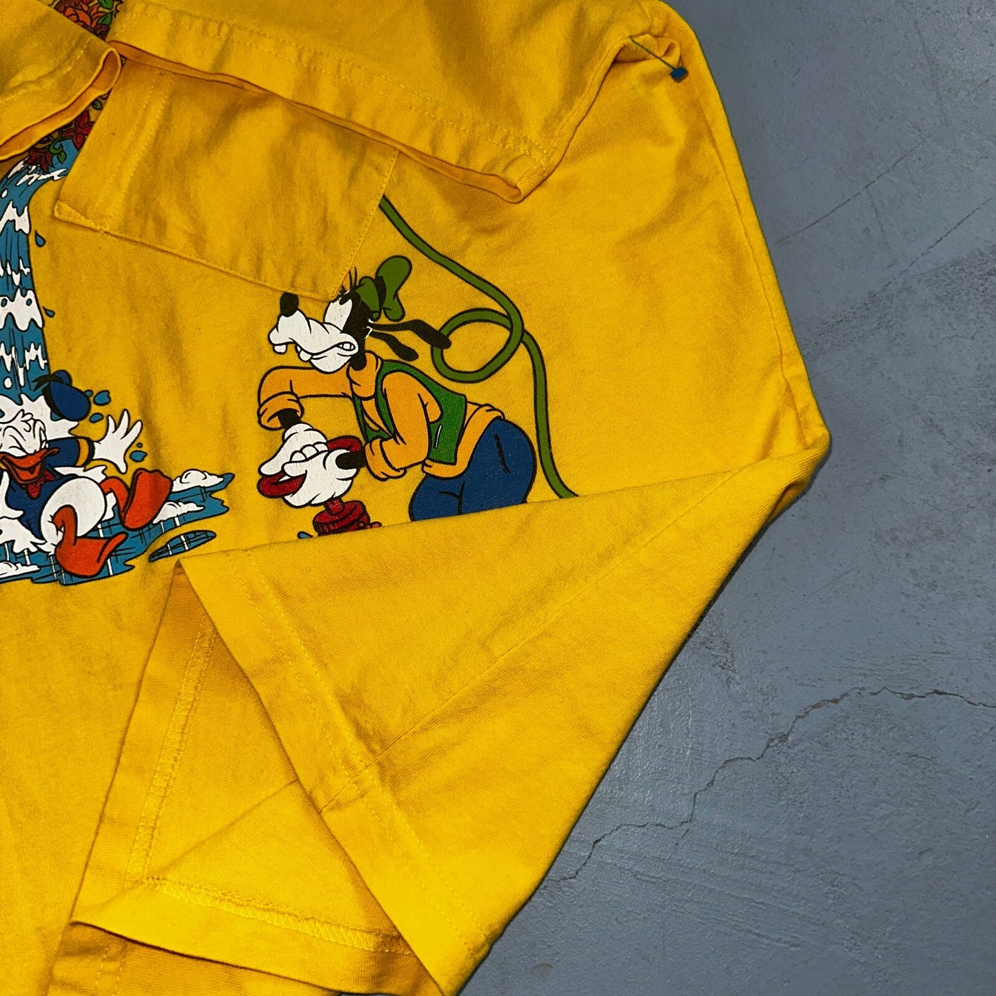 Disney Mickey Mouse Tilted Pocket 90s VTG T Shirt Y2K Goofy Cute Graphic Fun