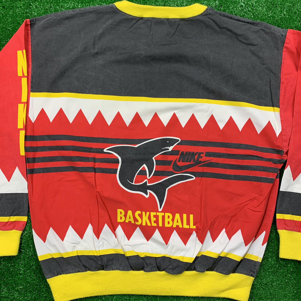 Nike Vintage Sweatshirt Mens T Shirt Sharks Crewneck AOP Basketball Jordan RARE