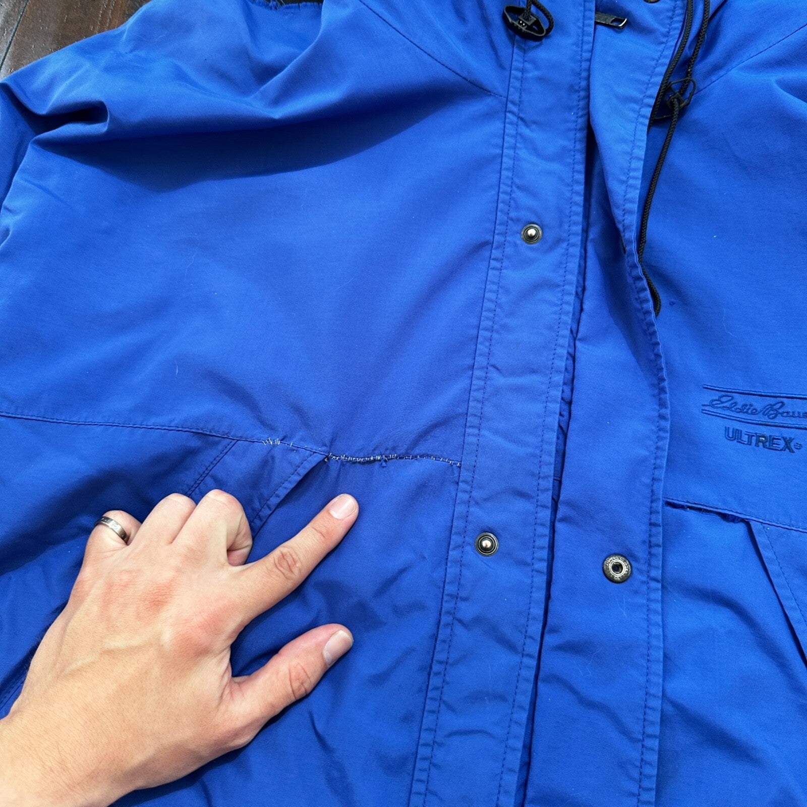 Eddie Bauer Windbreaker Jacket Mens M Blue Vintage Full Zip Ultrex Hooded RIPPED