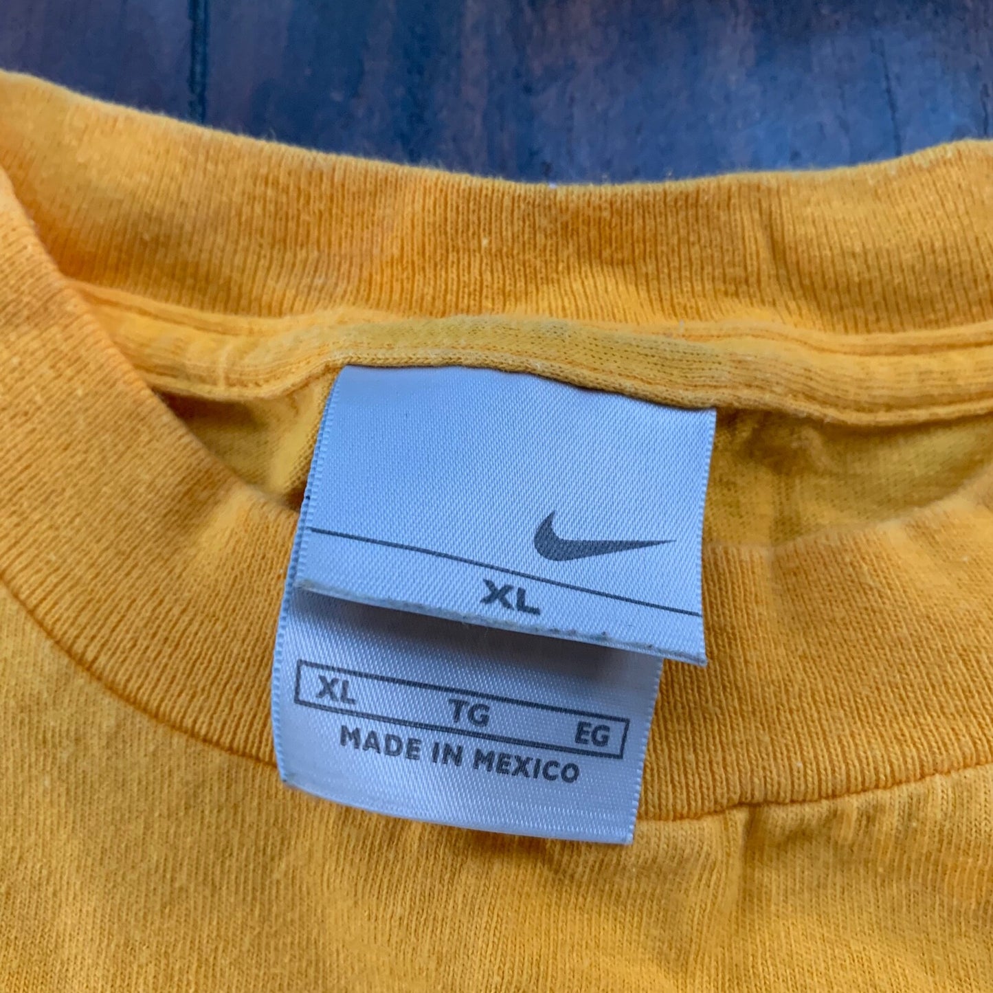 Nike Swoosh Vintage T Shirt Gold Yellow Y2K Simple Basic Cool Rap Style Tee 90s 