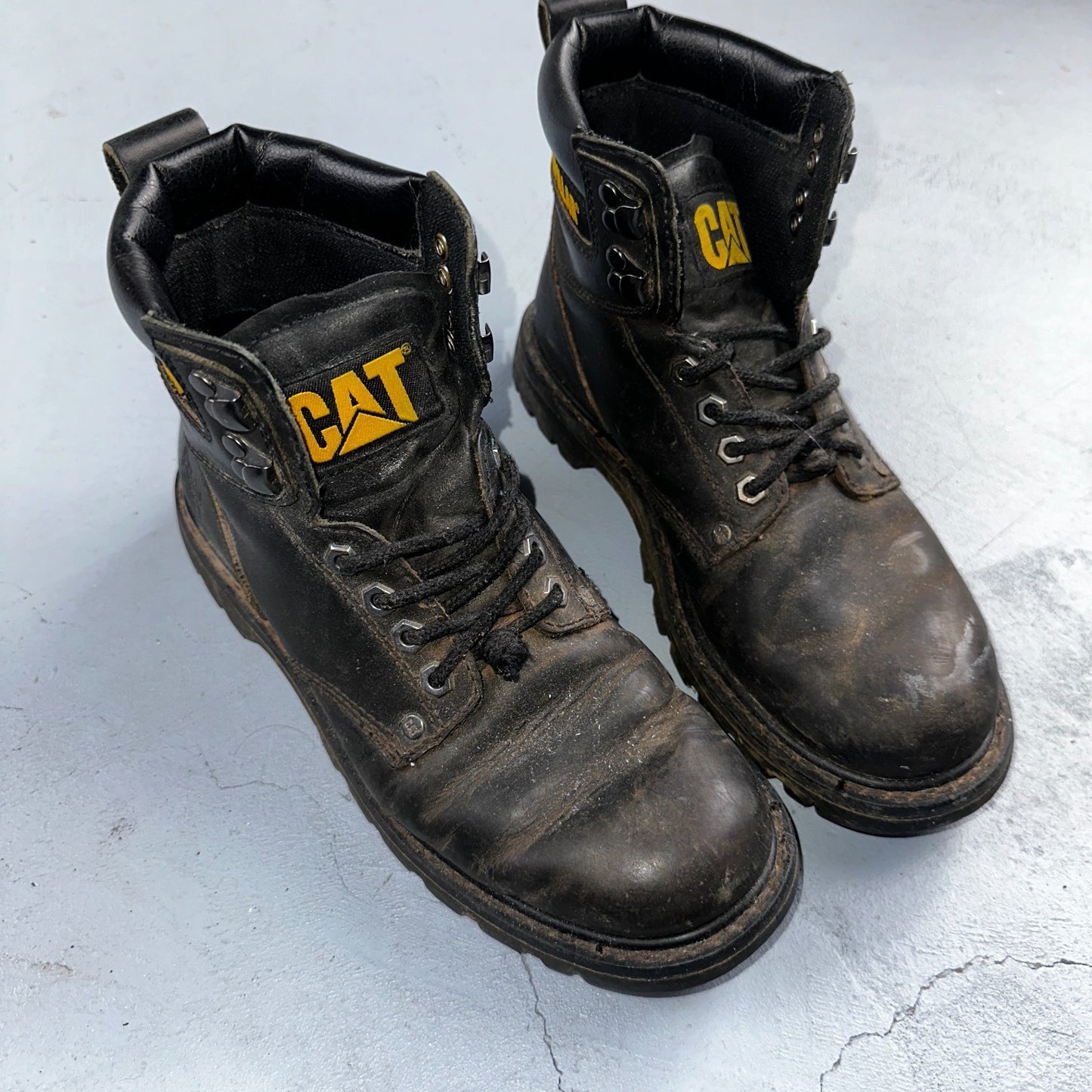 Caterpillar Men's Second Shift Work Boot Soft Toe Black Leather Size 8.5 CAT