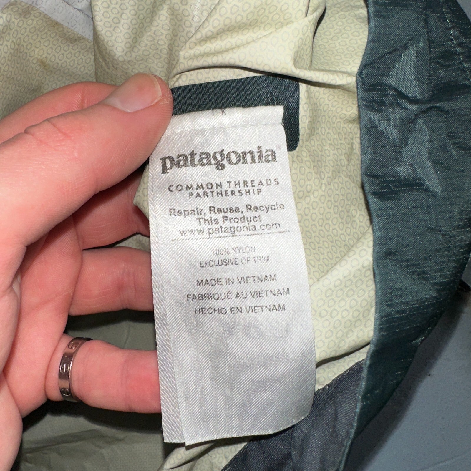 Patagonia Torrentshell Jacket Mens S Green H2No Hooded Hiking Outdoor Shell