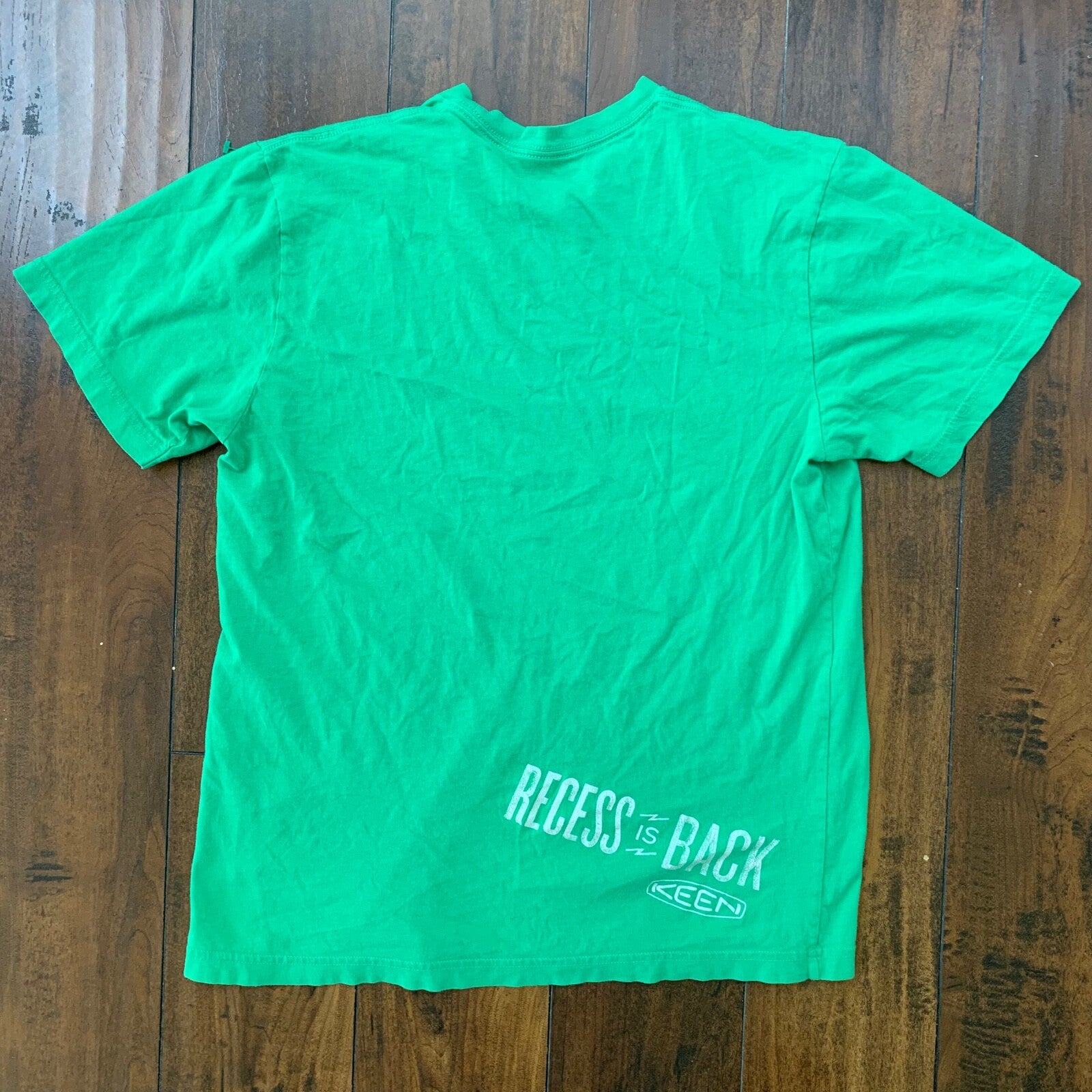 Keen Mountain Hiking Vintage Style T Shirt Green Sports Campfire Gym Recess Back