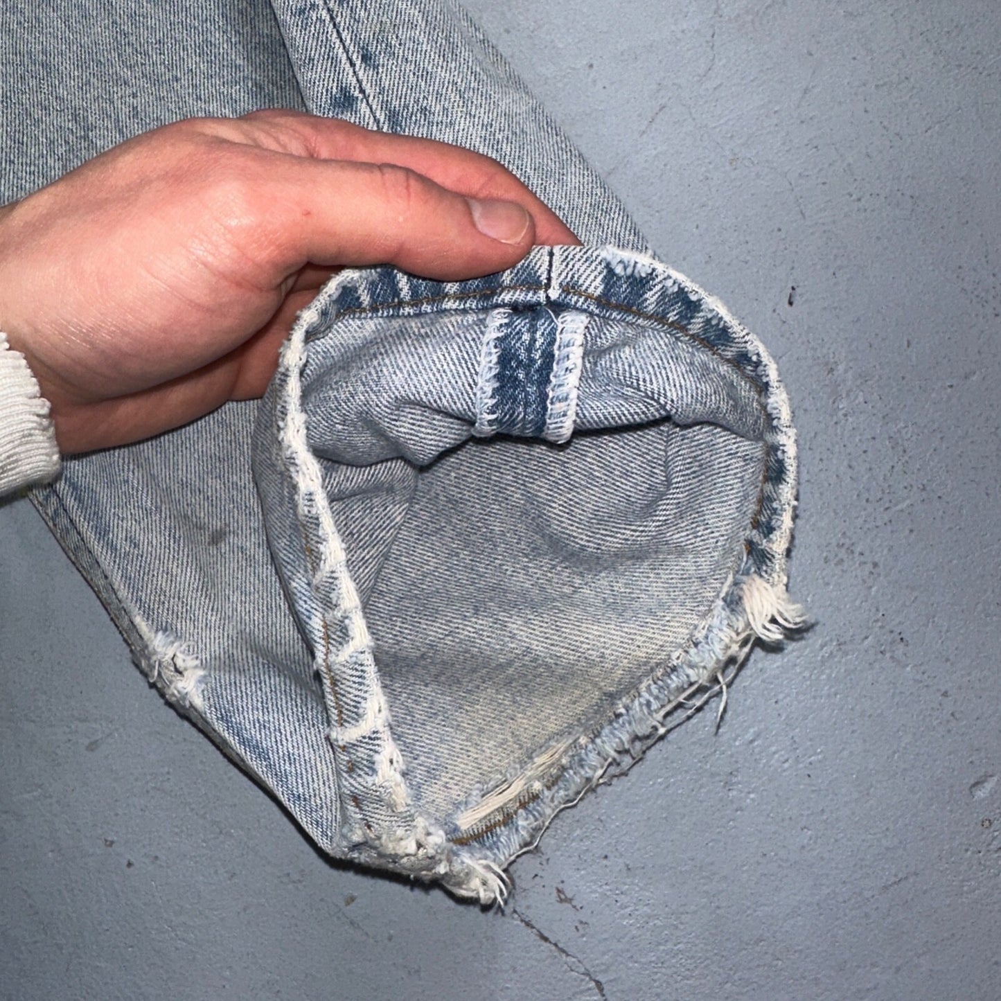 Levis 501 Vintage 80s USA XX Straight Leg Jeans Blue Light Wash Torn Act 32x33