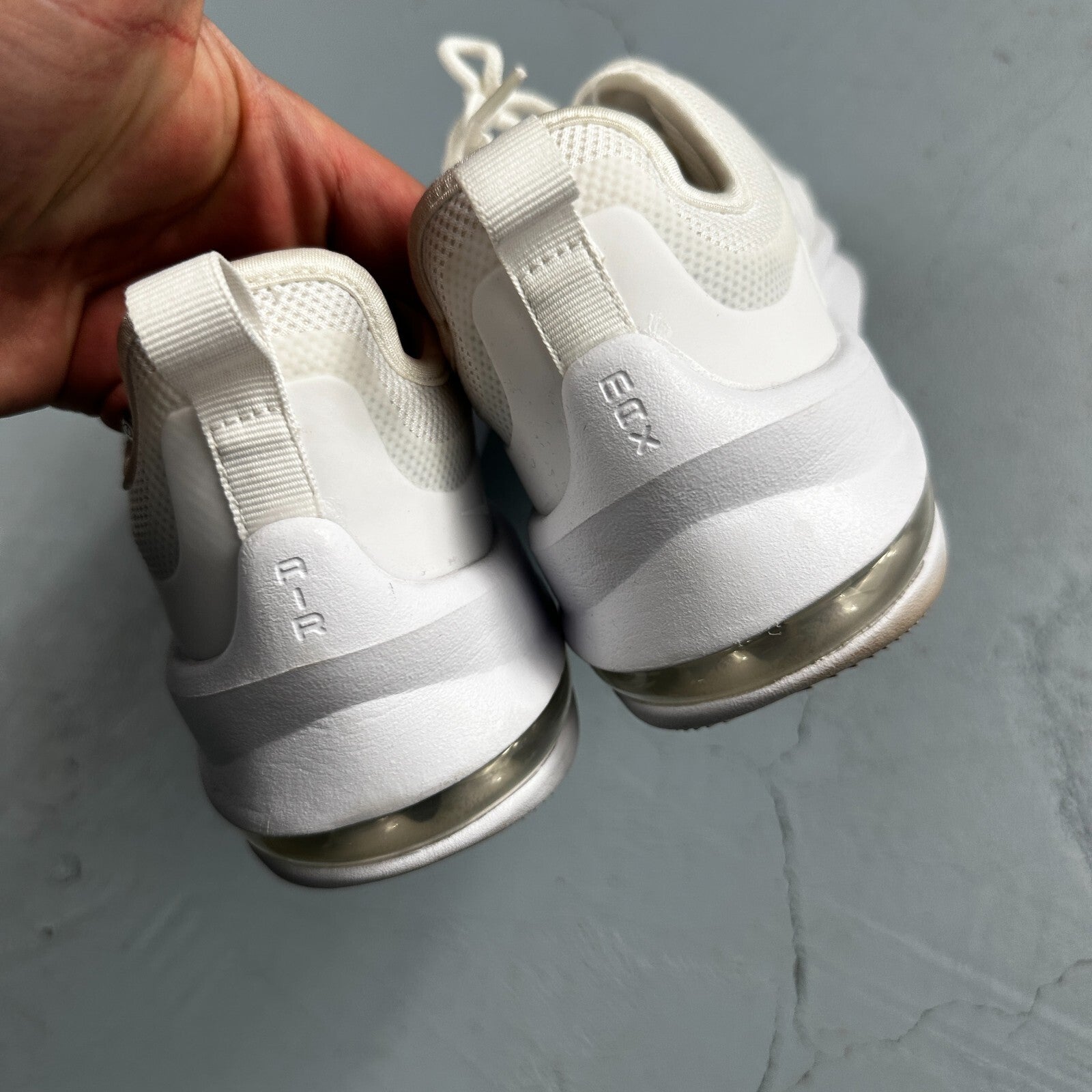 Nike Air Max Axis White Sneakers Women's Size 9 Running AA2168-100